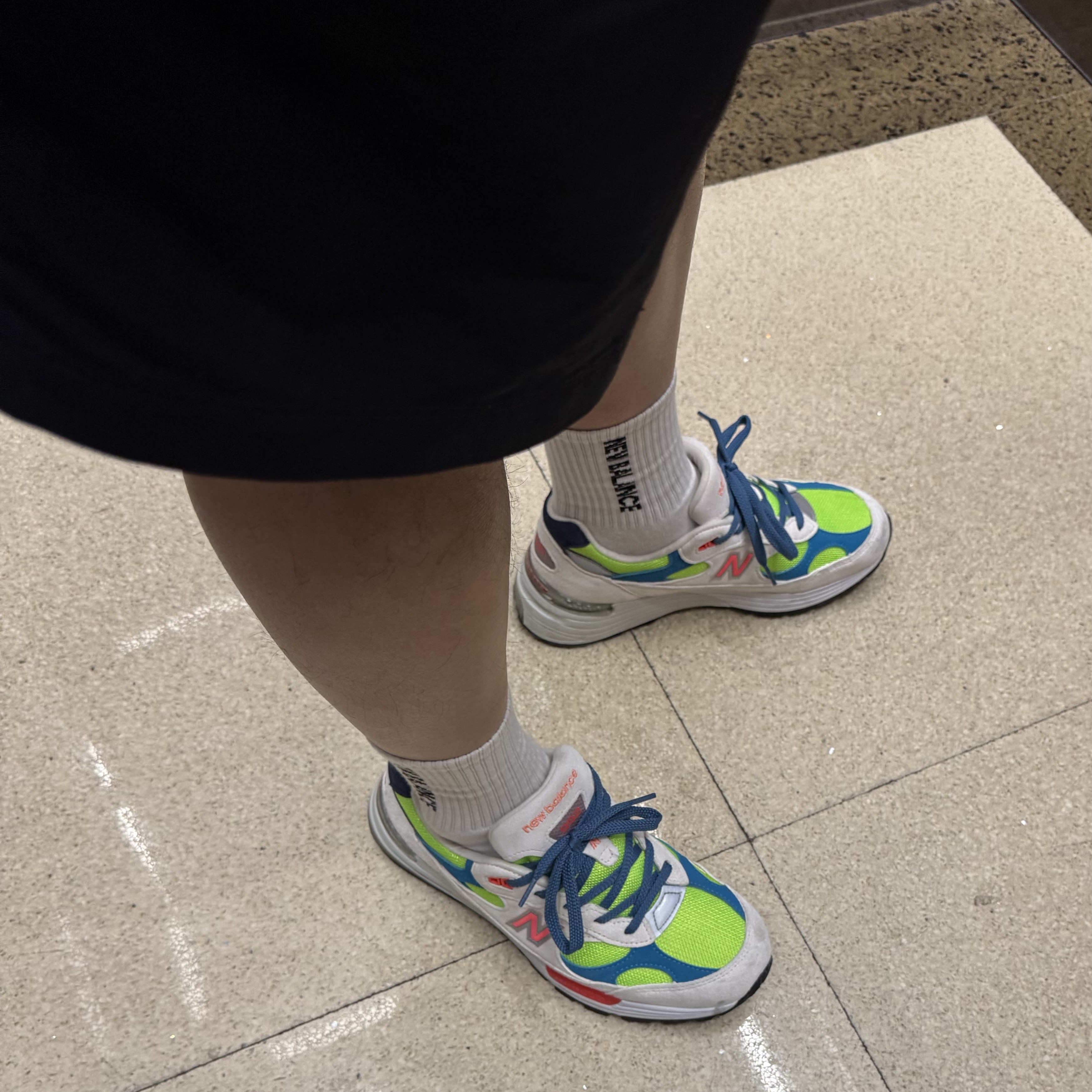 New Balance 992 Made in USA White Neon, Nike ACG Hiking Shorts Black - Asia 착용 스타일
