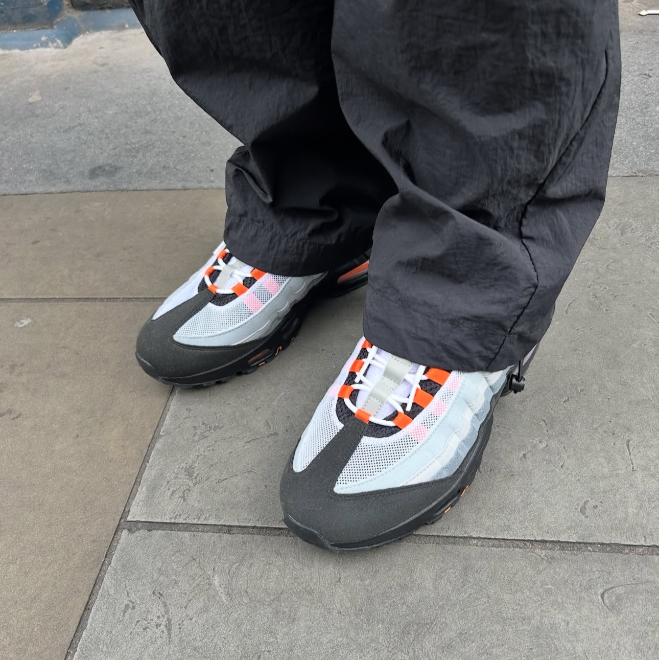 Nike Air Max 95 OG Bright Mandarin 착용 스타일 - 1