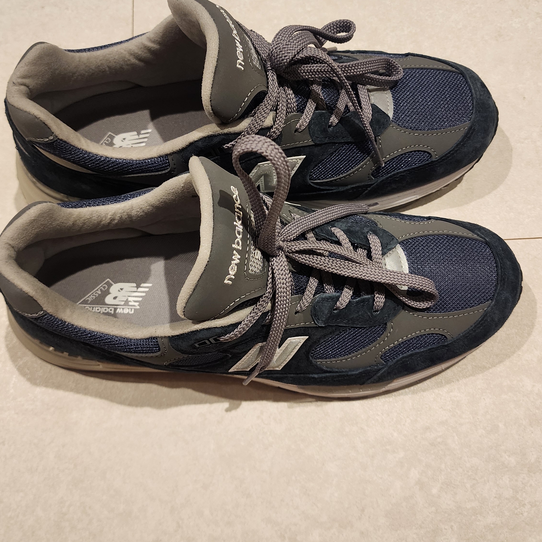New Balance 992 Made in USA Core Navy 착용 스타일 - 4