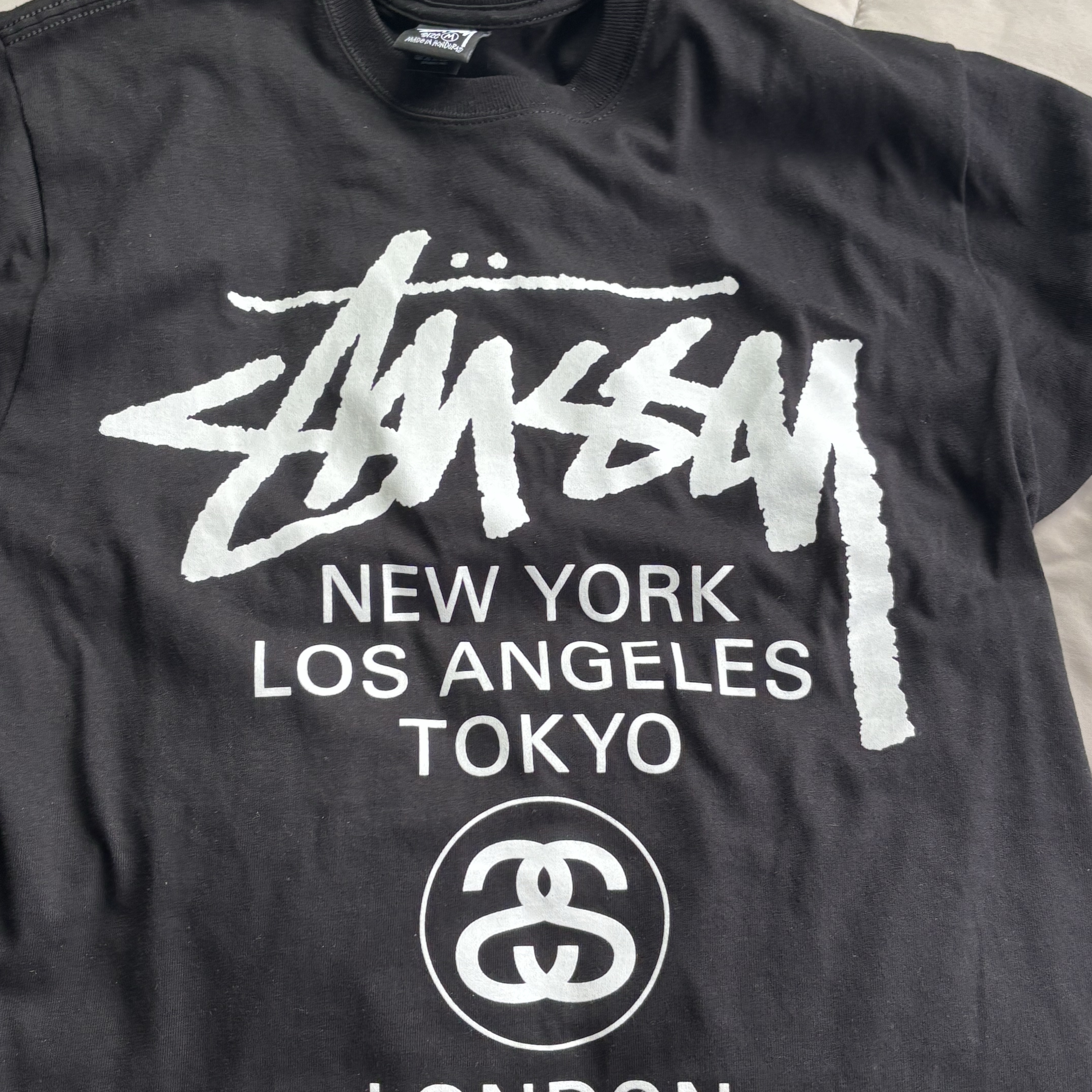 Stussy World Tour T-Shirt Black 착용 스타일