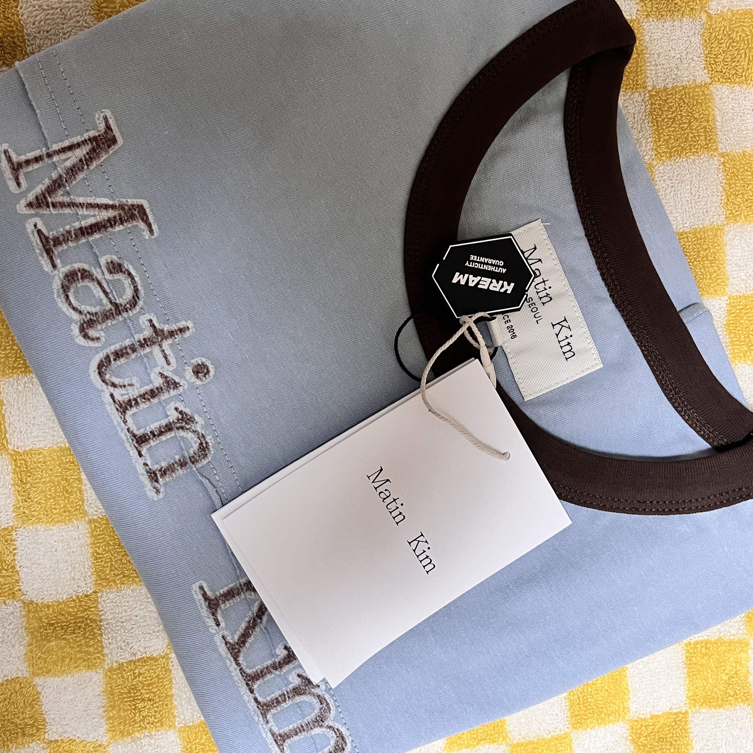 (W) Matin Kim Cutted Logo Ringer Crop Top Sky 착용 스타일