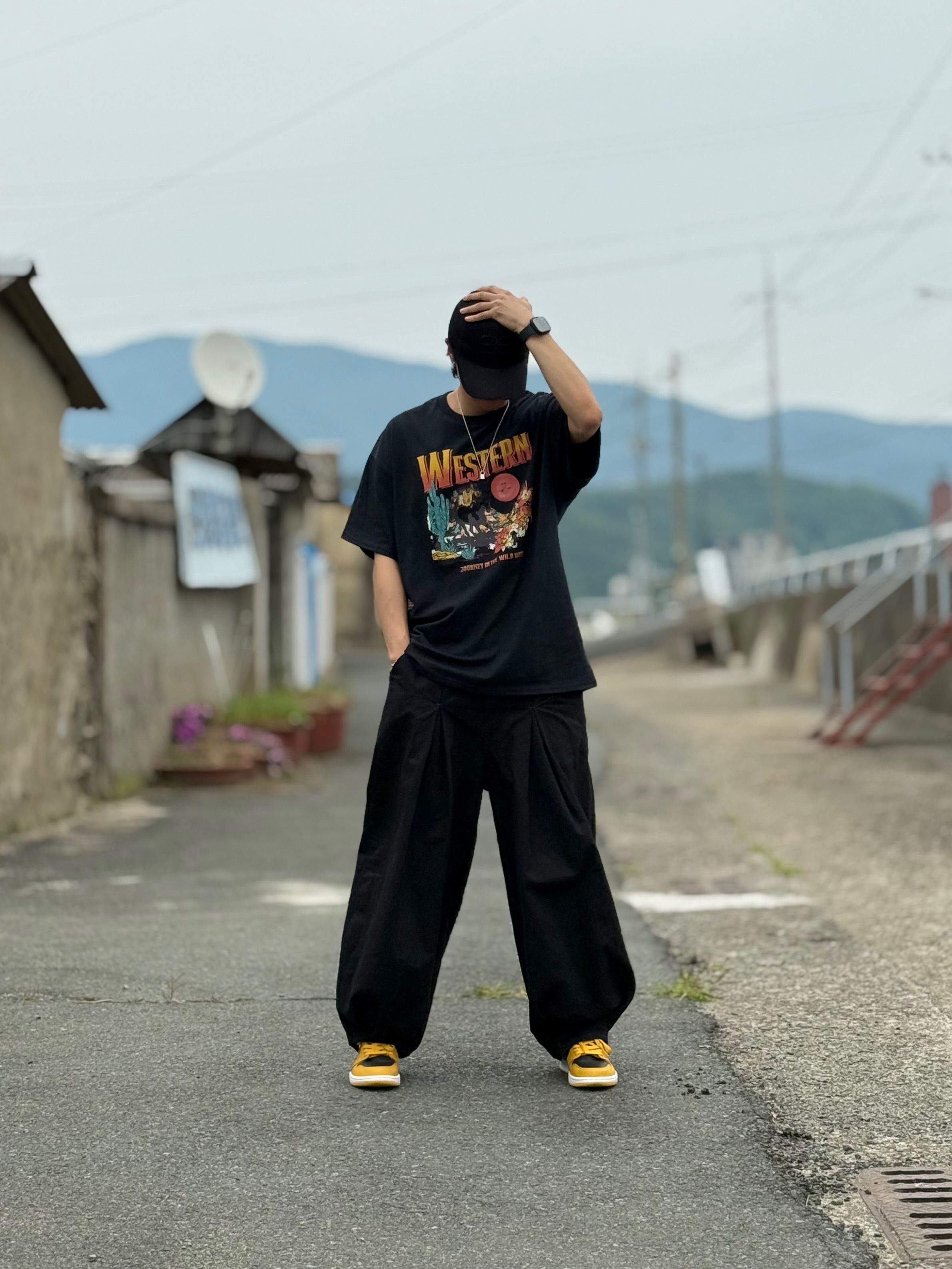 Gildan X American Collection Western T-Shirt Black, Jordan 1 Retro High OG Pollen 착용 스타일 - 2