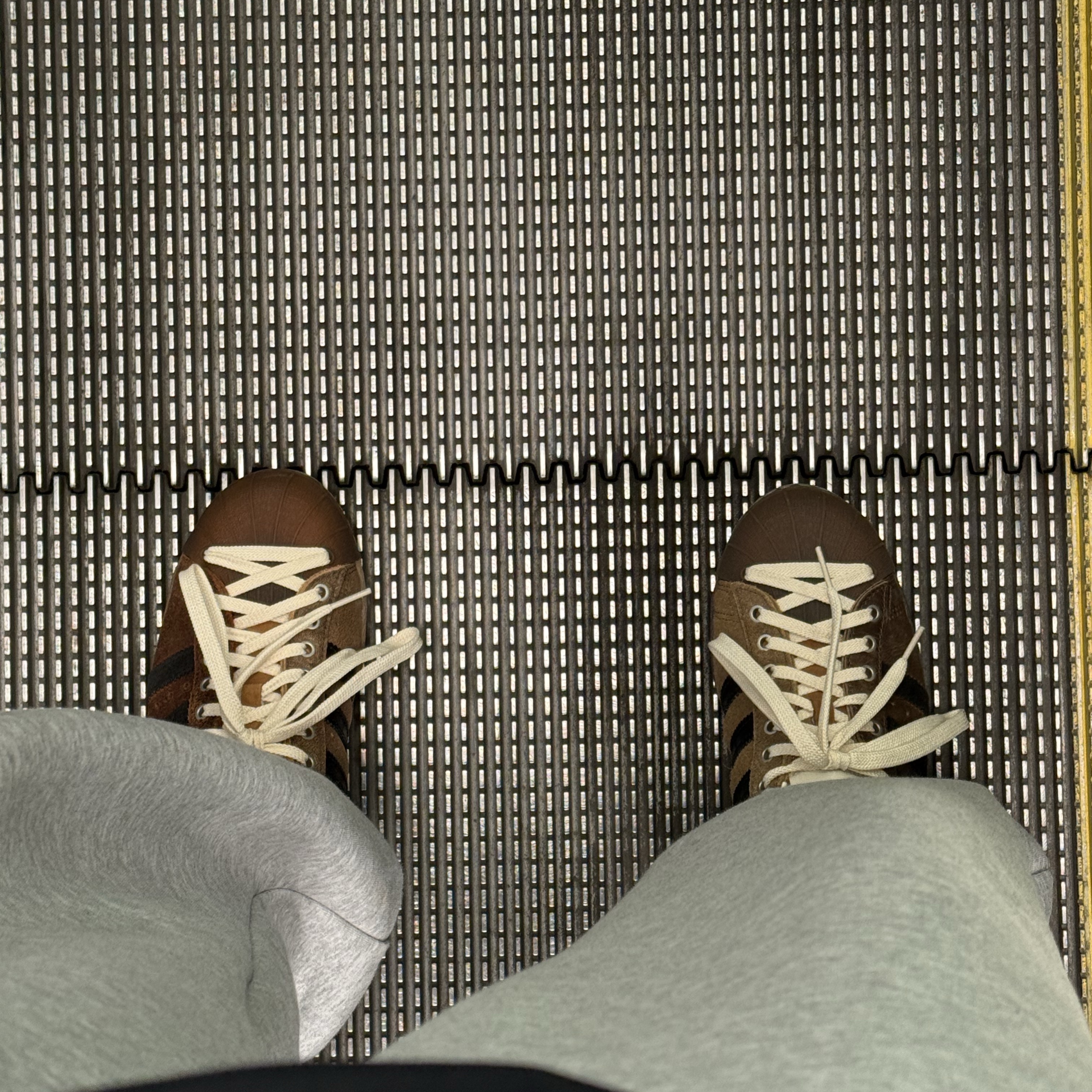 Adidas x Song for the Mute Superstar 82 Khaki Core Black 착용 스타일