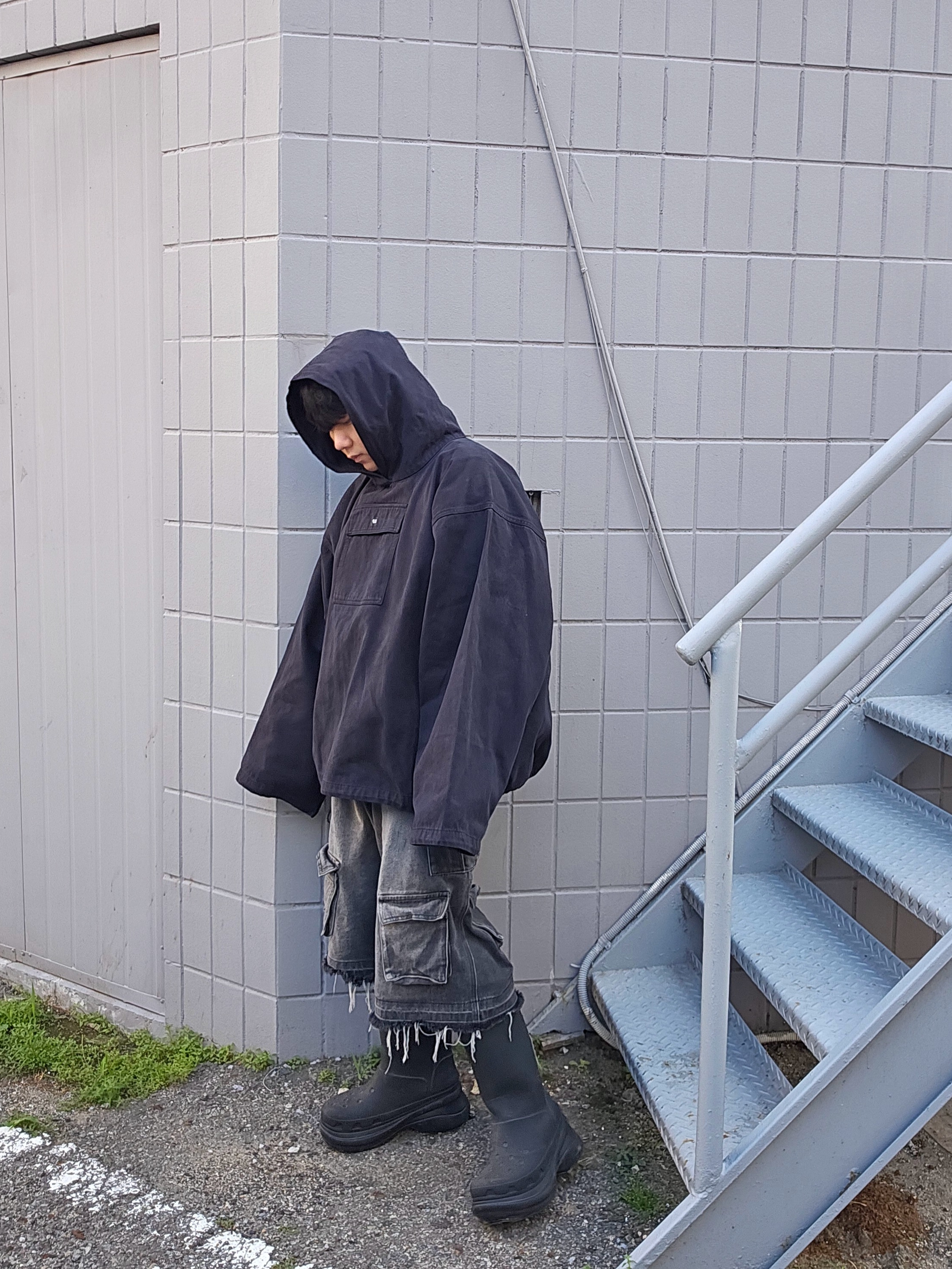 Yeezy Gap Engineered By Balenciaga Sateen Anorak Black, Balenciaga x Crocs Rubber Boot Black 착용 스타일