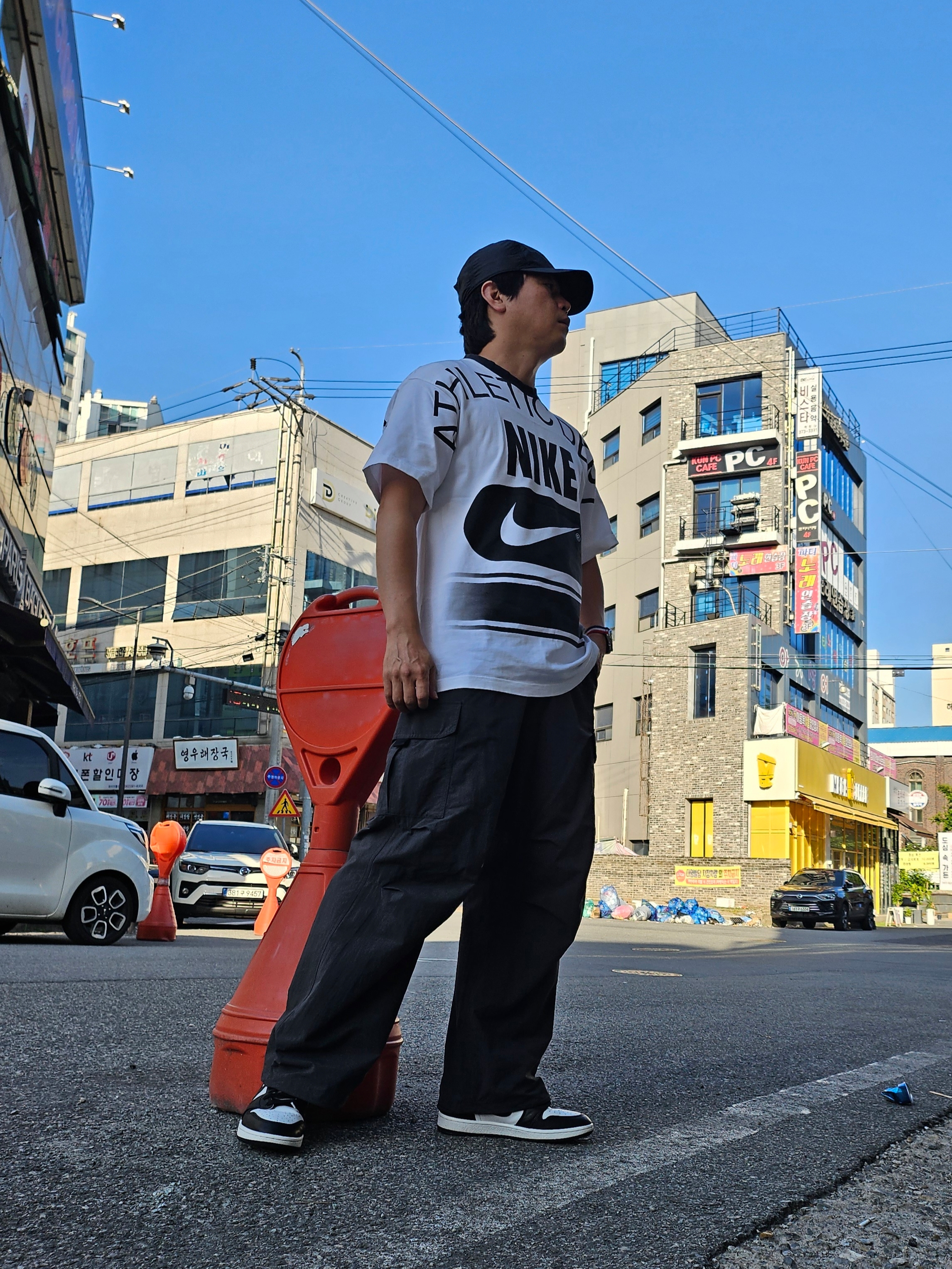 Jordan 1 High 85 Black White, Nike NRG Massive DEPT T-Shirt White - Asia 착용 스타일 - 1