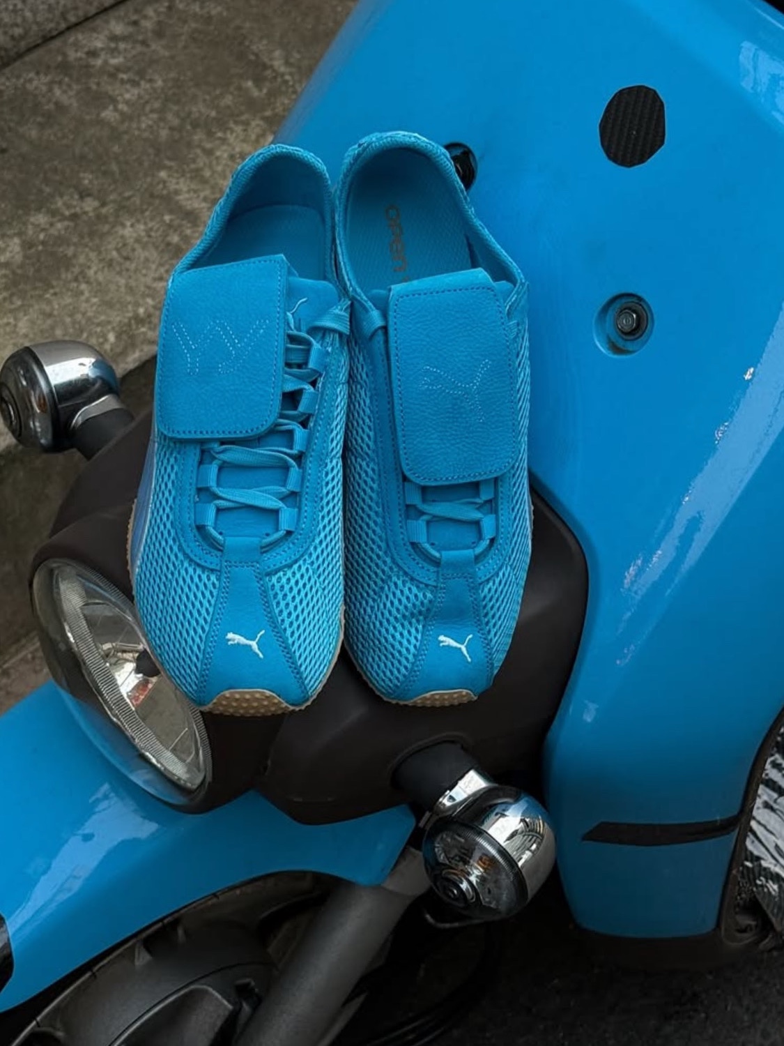 Puma x Open Yy H-street Oak Branch Creamy Vanilla, Puma x Open Yy H-street Hyperlink Blue 착용 스타일 - 3