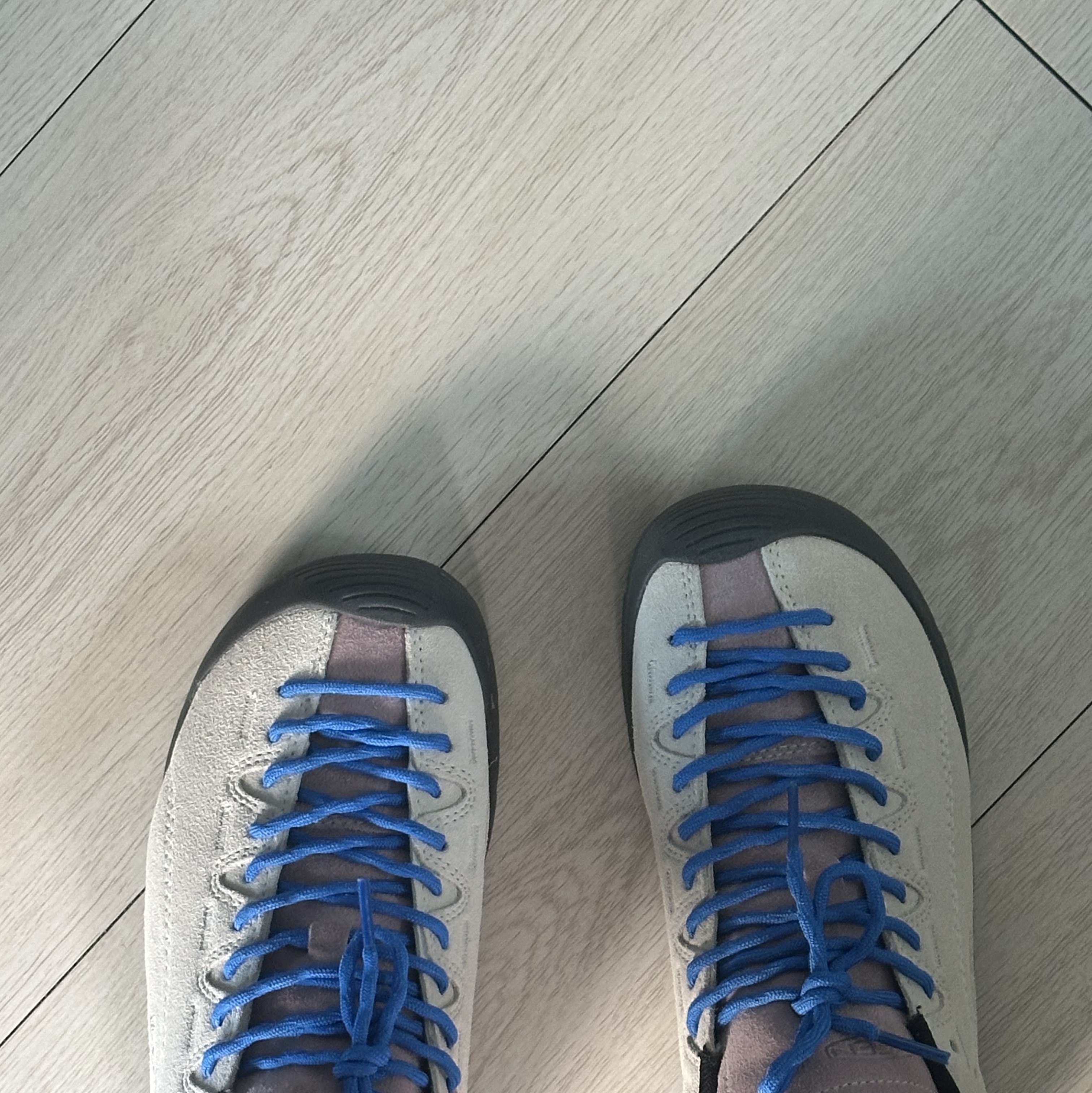 (W) Keen Jasper Suede Sneakers Birch Fawn 착용 스타일