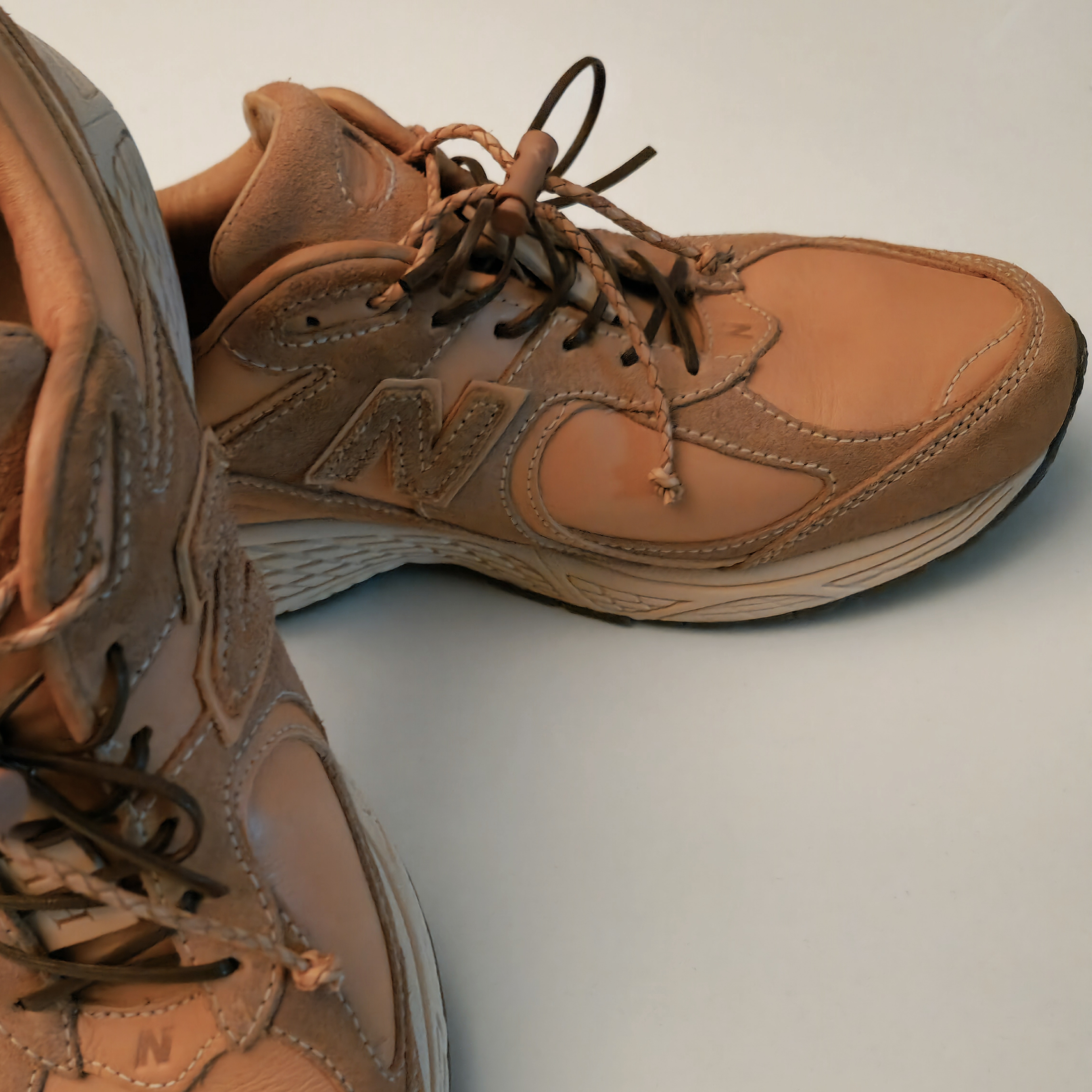 New Balance 2002R Premium Leather Pack Toast 착용 스타일