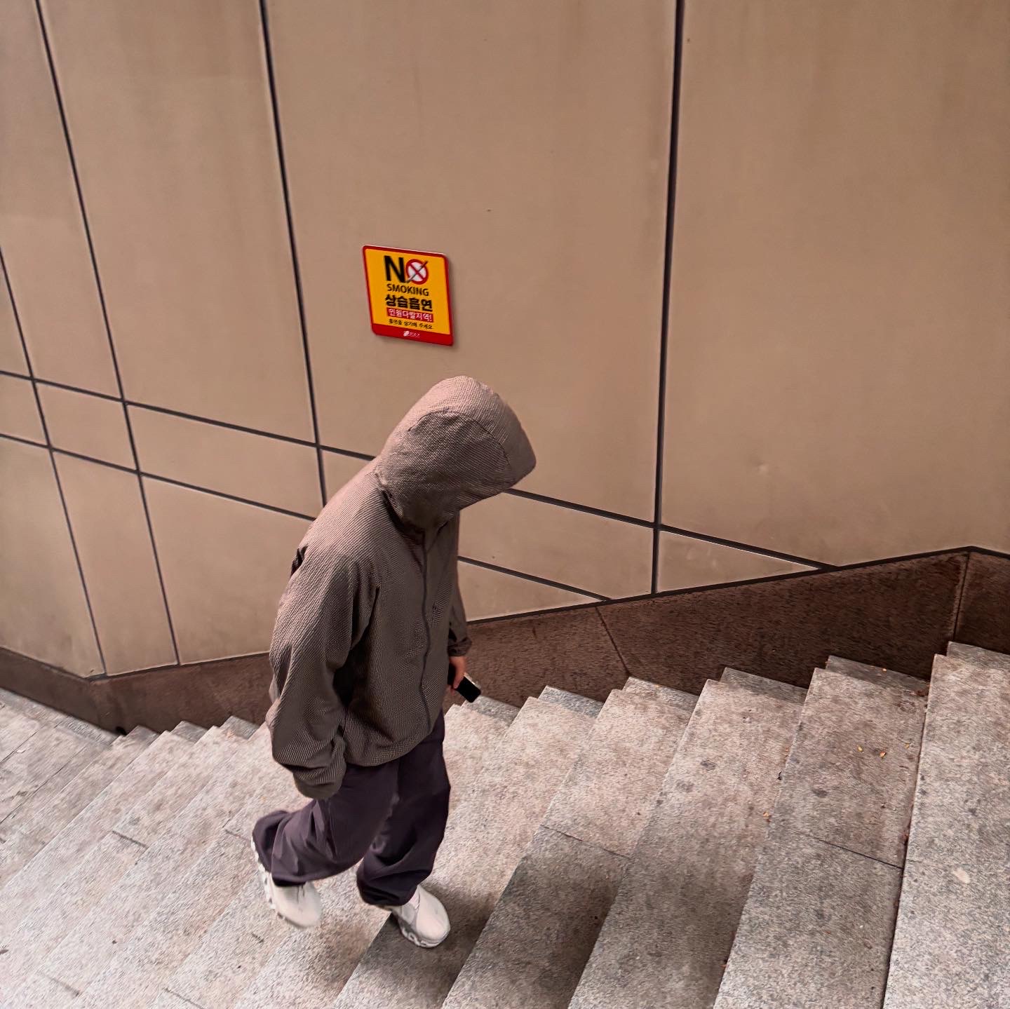 On Running x Post Archive Faction (Paf) Cloudmonster 2 Vapor Frost, Post Archive Faction (Paf) 8.0 Trousers Right Purple 착용 스타일 - 3