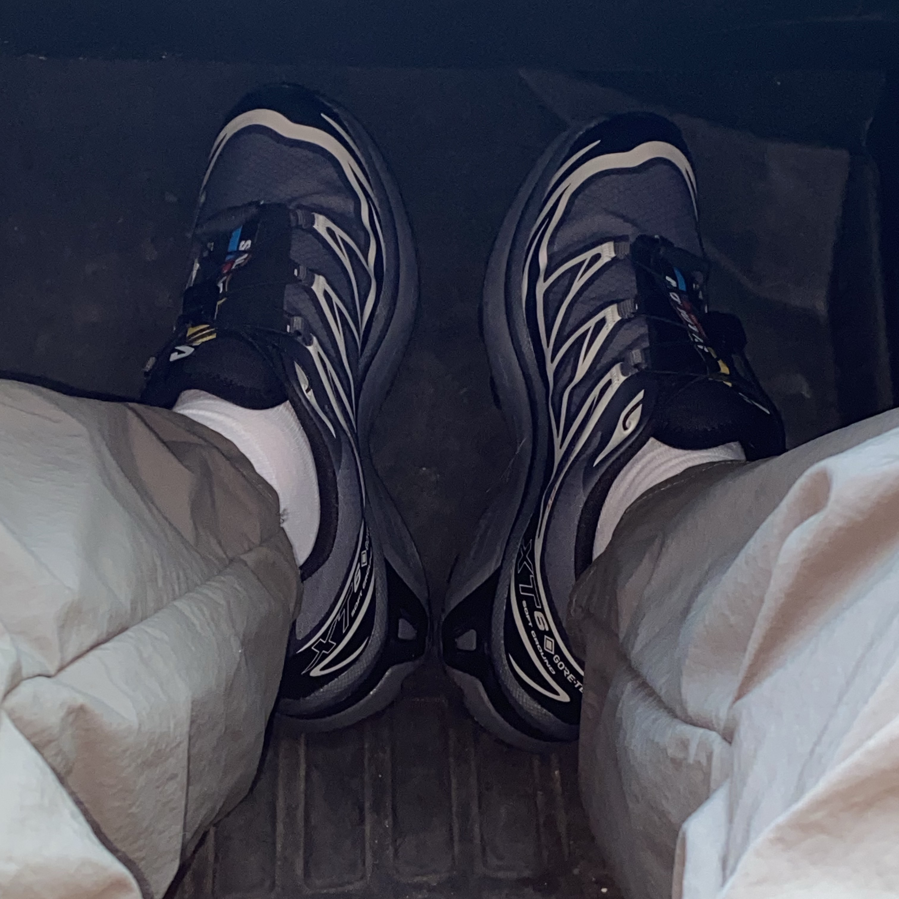 Salomon XT-6 Gore-Tex Black Ebony 착용 스타일 - 2