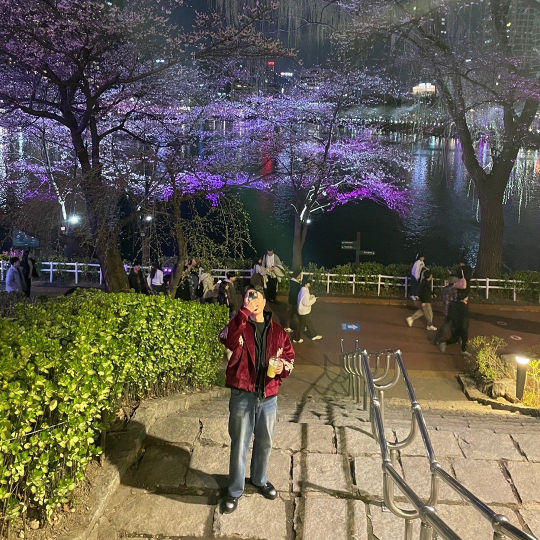 Dr. Martens x Supreme 1461 Gray Silver 착용 스타일