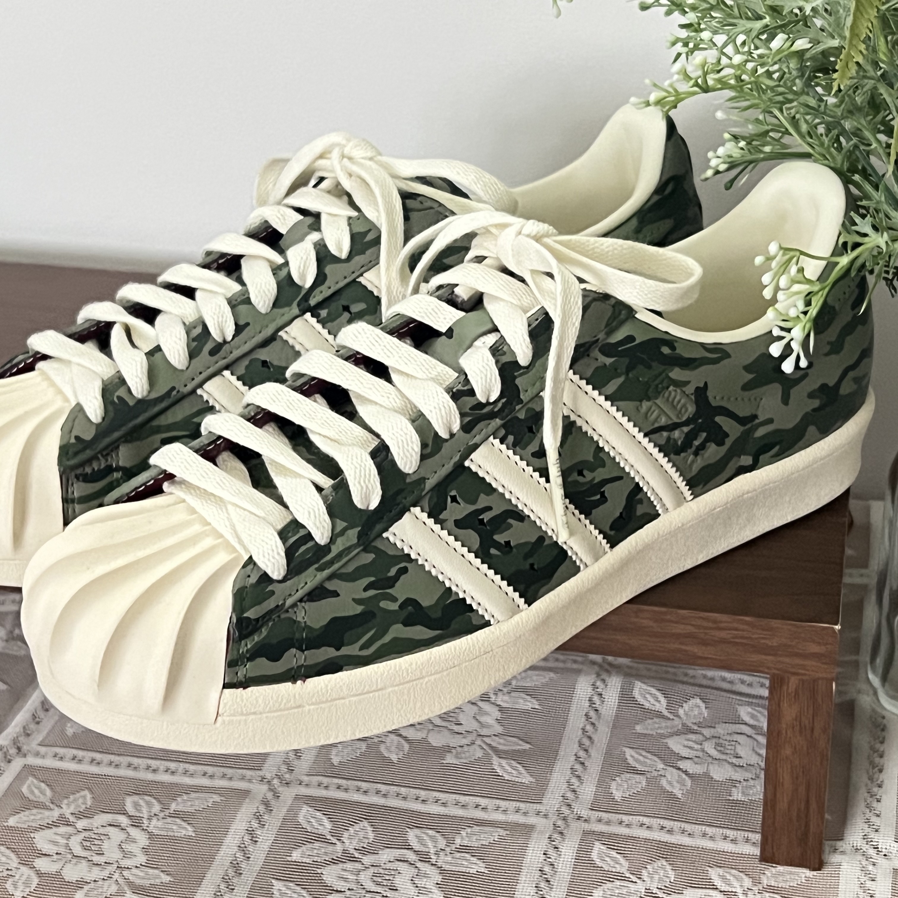 Adidas x Thug Club Superstar Vintage Collegiate Burgundy Cream White 착용 스타일 - 3