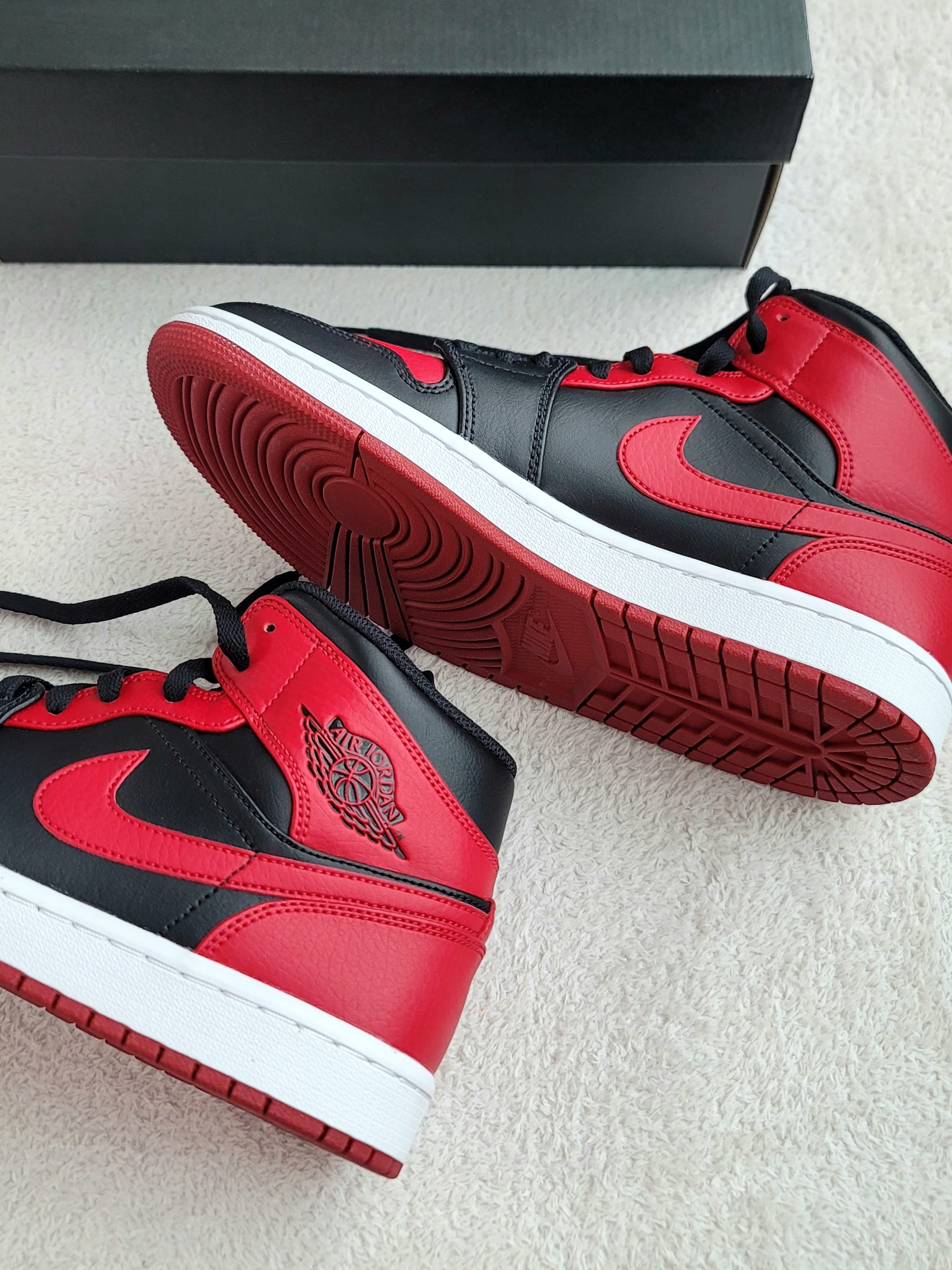 Jordan 1 Mid Bred Banned 2020 착용 스타일 - 3