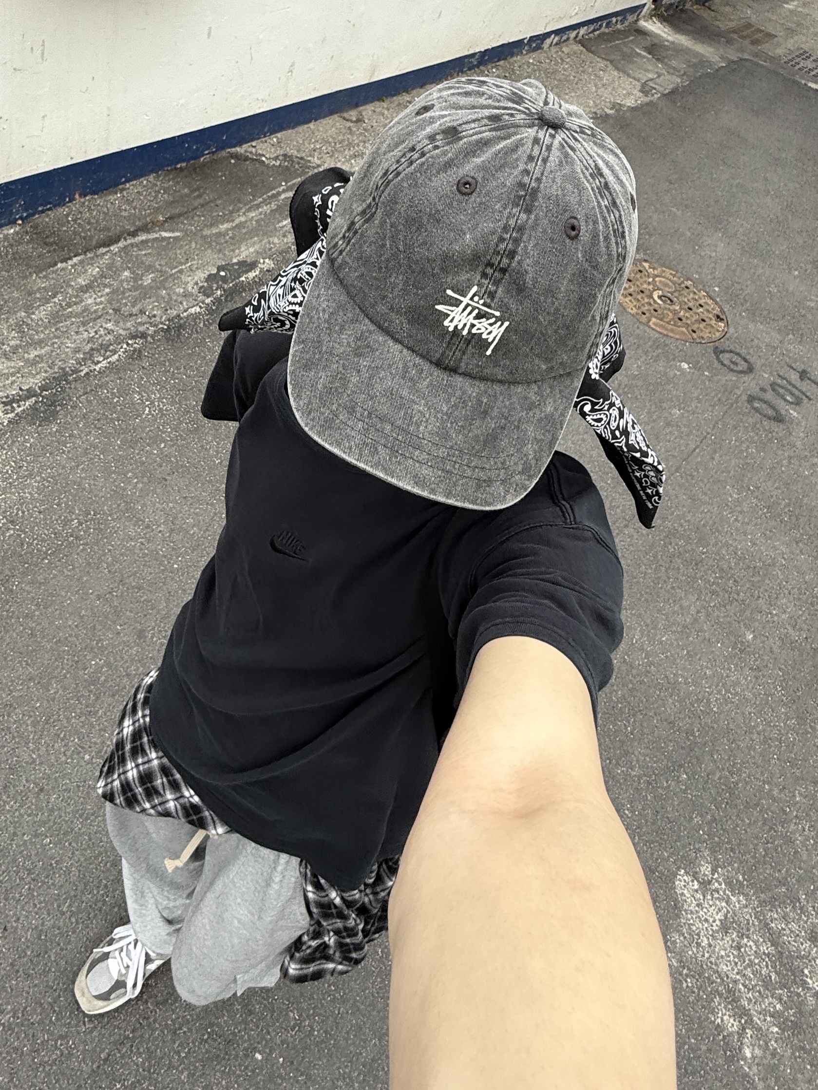 Stussy Washed Basic Low Pro Cap Charcoal, Supreme Hav-A-Hank Bandanas Multicolor (Set of 3) - 24SS 착용 스타일 - 8