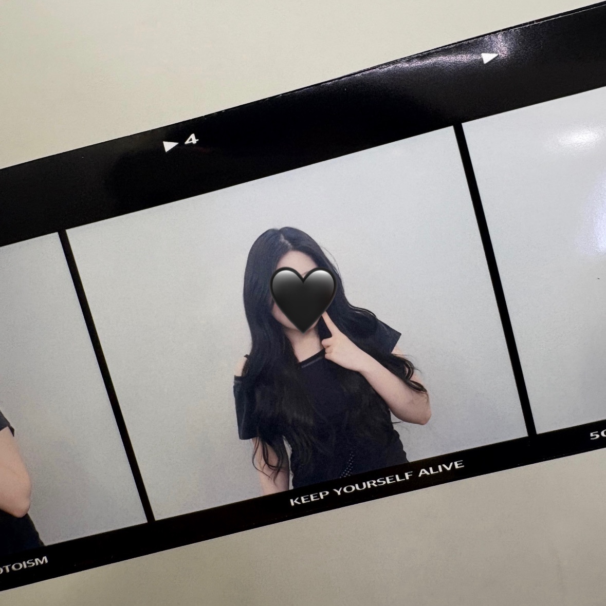 (W) Mischief Bleached Wide Neck T-Shirt Washed Black 착용 스타일