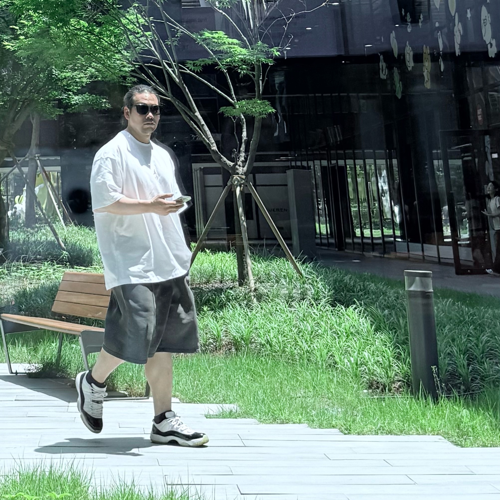 Jordan Seoul T-Shirt White Varsity Red (IB9106-100), Jordan 11 Retro Low Concord 착용 스타일 - 3