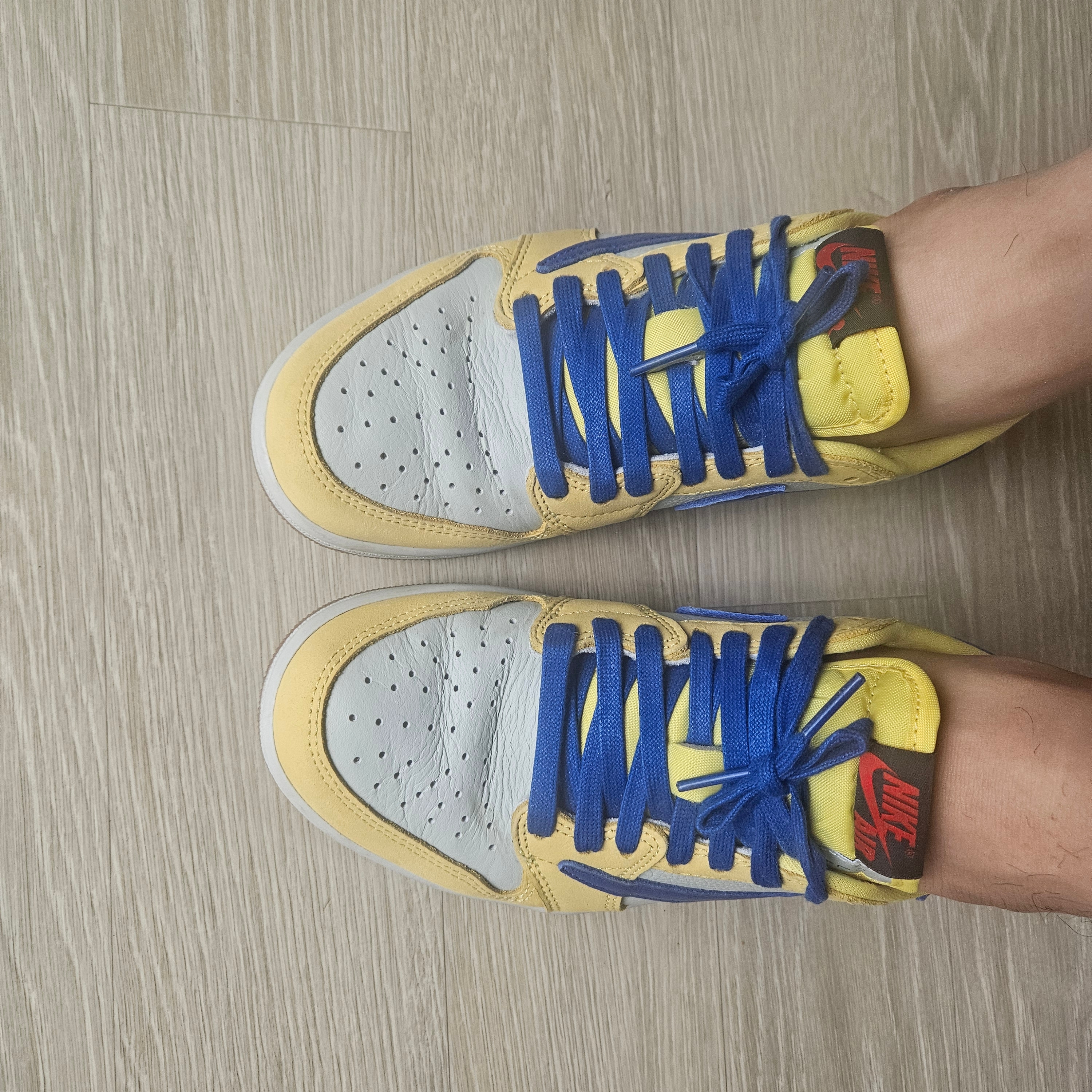 (W) Jordan 1 x Travis Scott Retro Low OG SP Canary 착용 스타일 - 2