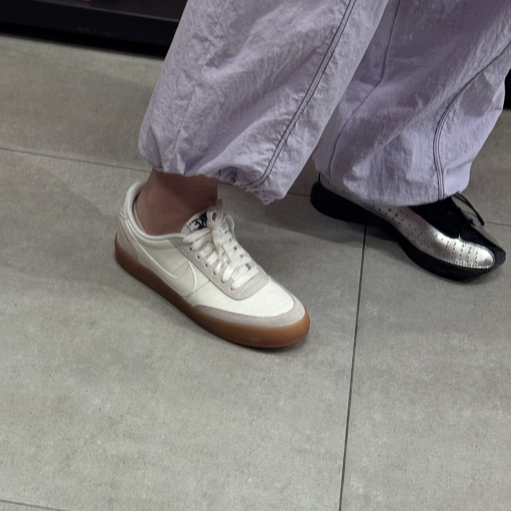 Nike Killshot 2 Leather Sail Gum, (W) Nike Air Superfly Metallic Silver and Black 착용 스타일