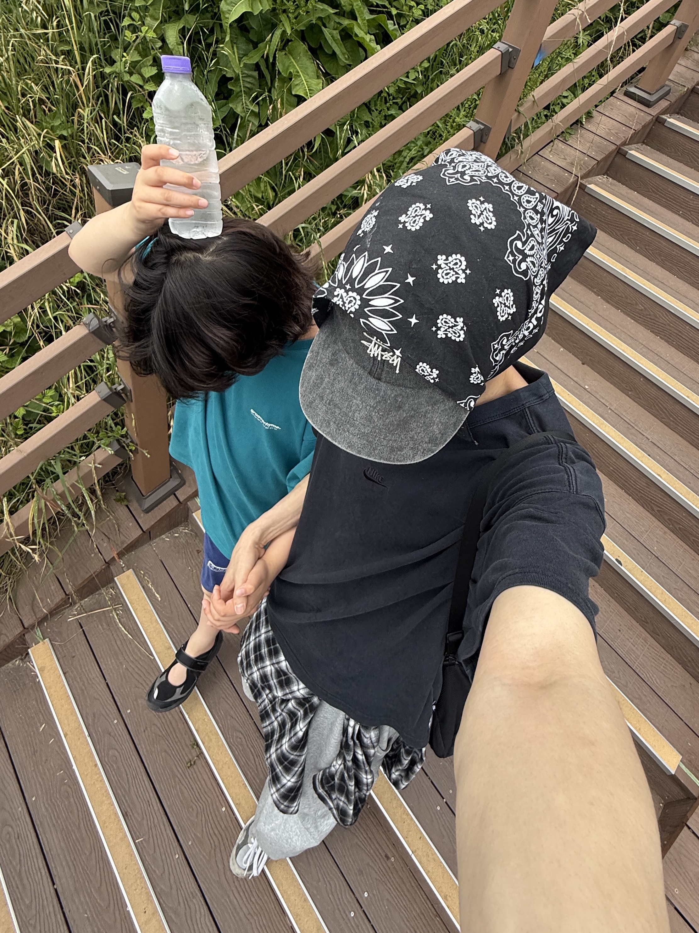 Stussy Washed Basic Low Pro Cap Charcoal, Supreme Hav-A-Hank Bandanas Multicolor (Set of 3) - 24SS 착용 스타일 - 4