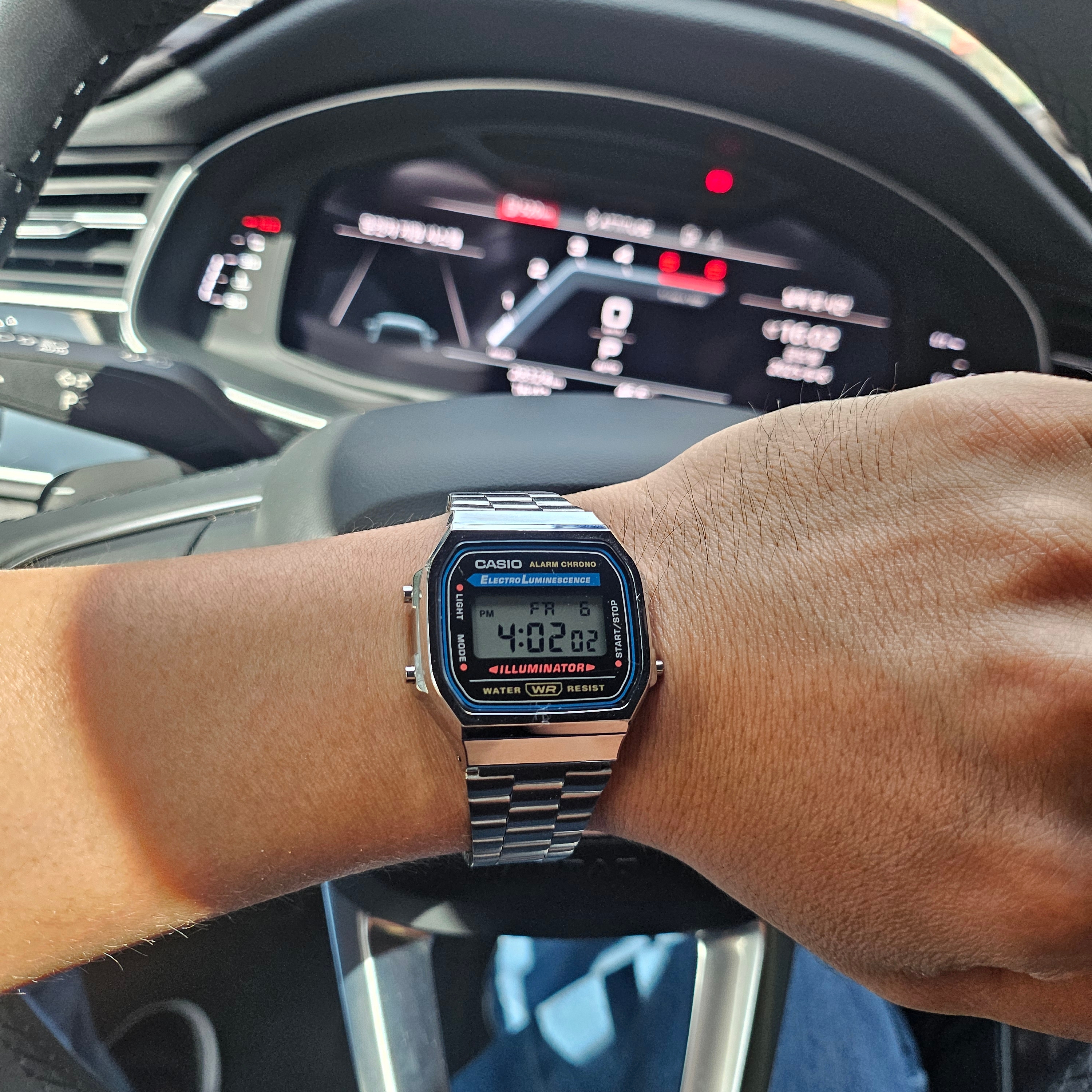Casio A168WA-1W 착용 스타일
