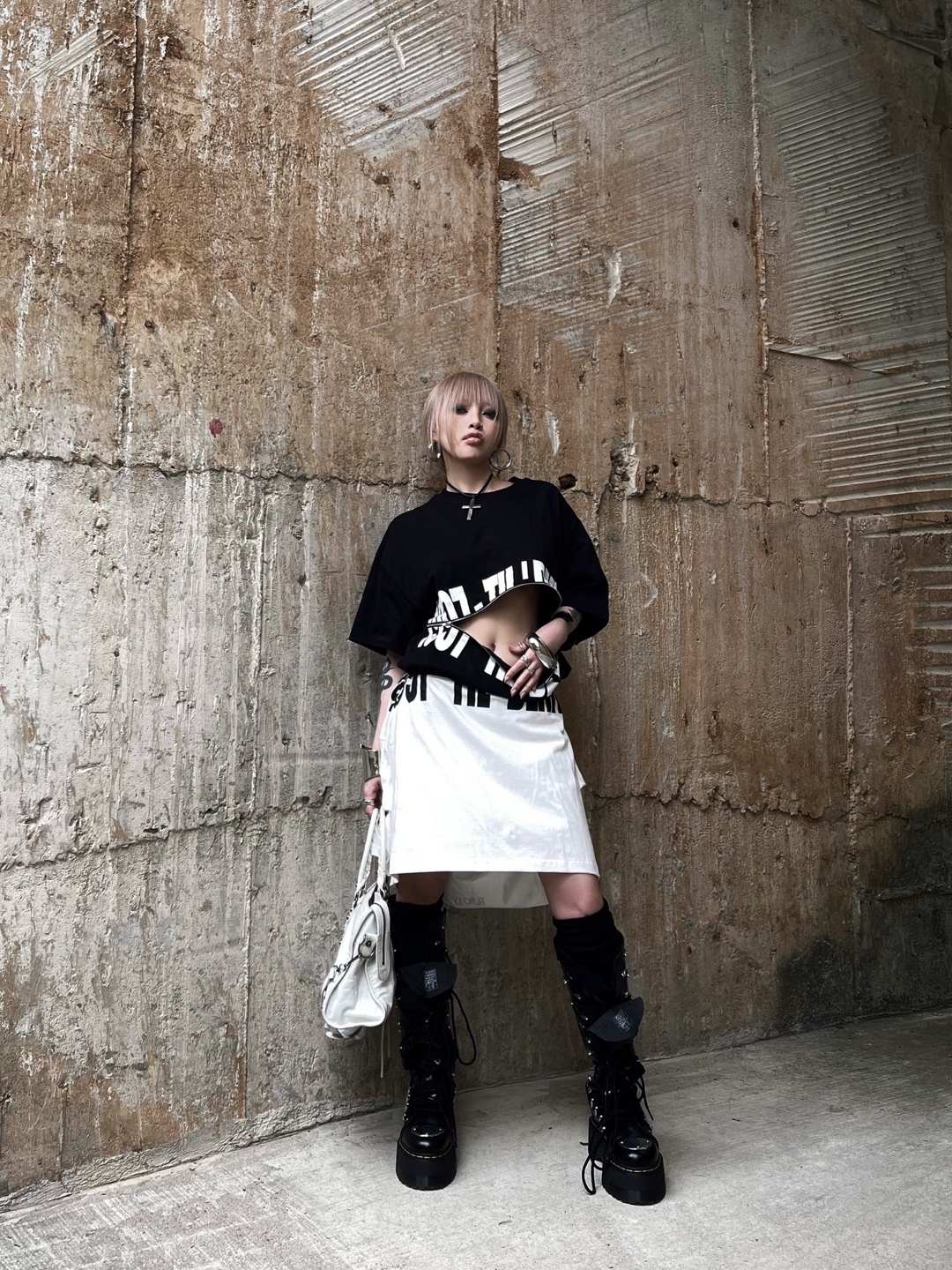 ROARINGRAD Layered Zipper T-shirt Black, ROARINGRAD Layered Zipper T-shirt White 착용 스타일