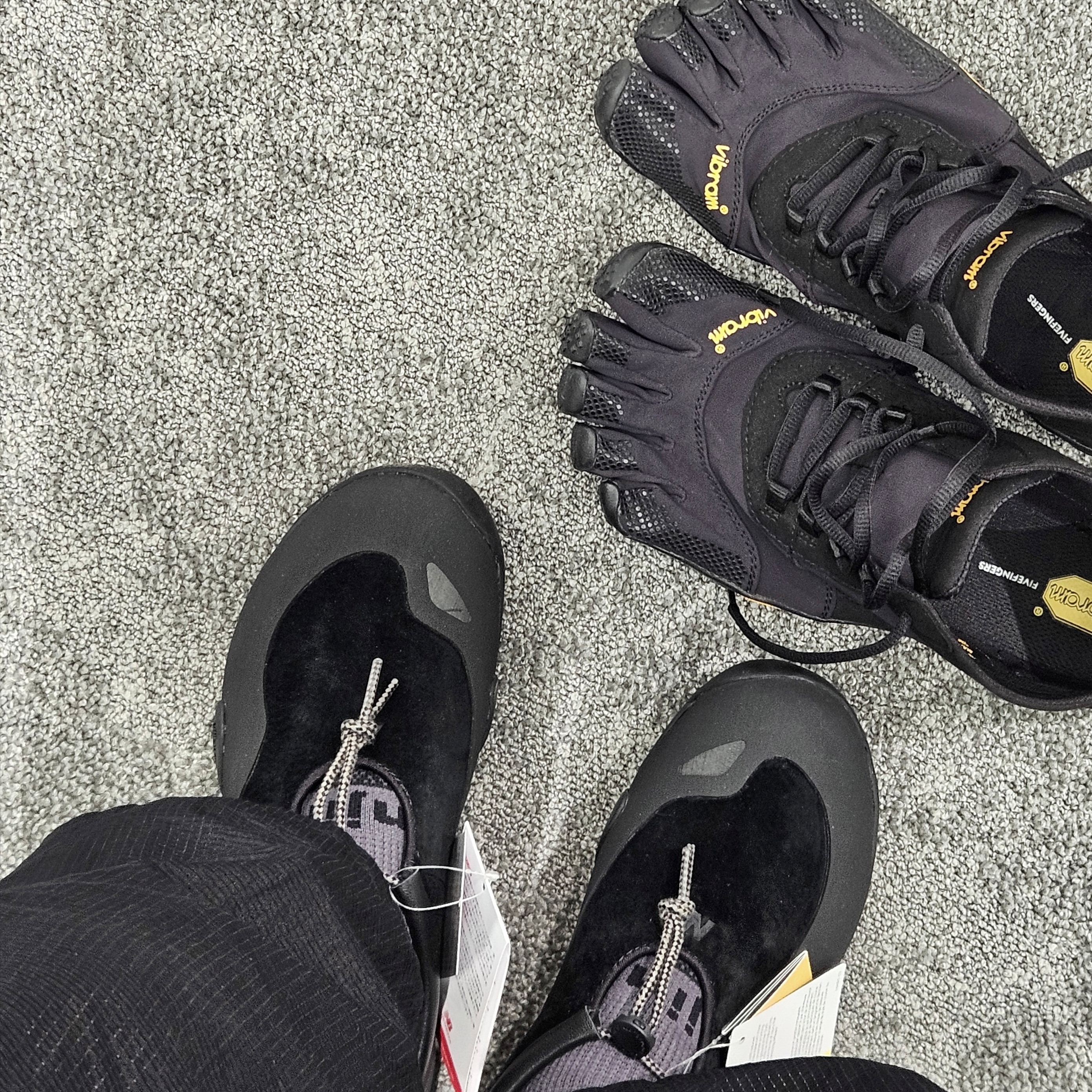 New Balance x Tokyo Design Studio MT10T Black Dockside, Vibram Fivefingers V-Trek Black 착용 스타일 - 1