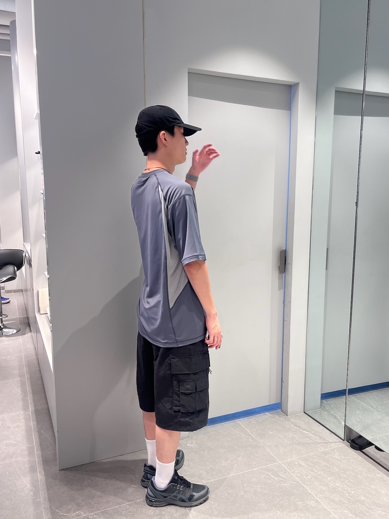 Musinsa Standard City Leisure CN Belted Multi Pocket Cargo Bermuda Pants Black, Asics x Sansan Gear Gel-Terrain Phantom Moon Mist 착용 스타일 - 2