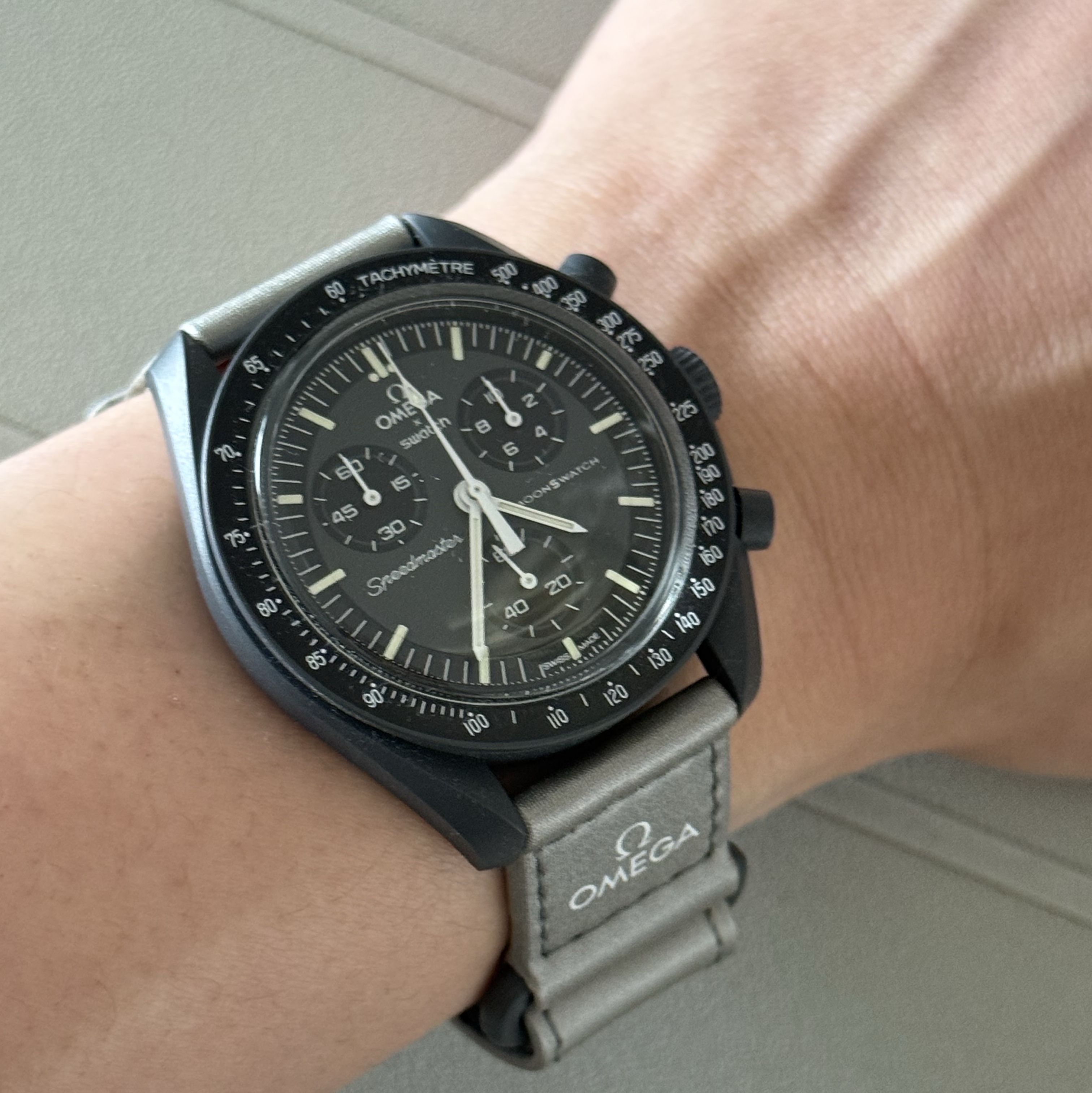 Swatch x Omega Bioceramic MoonSwatch Mission To Mercury 착용 스타일