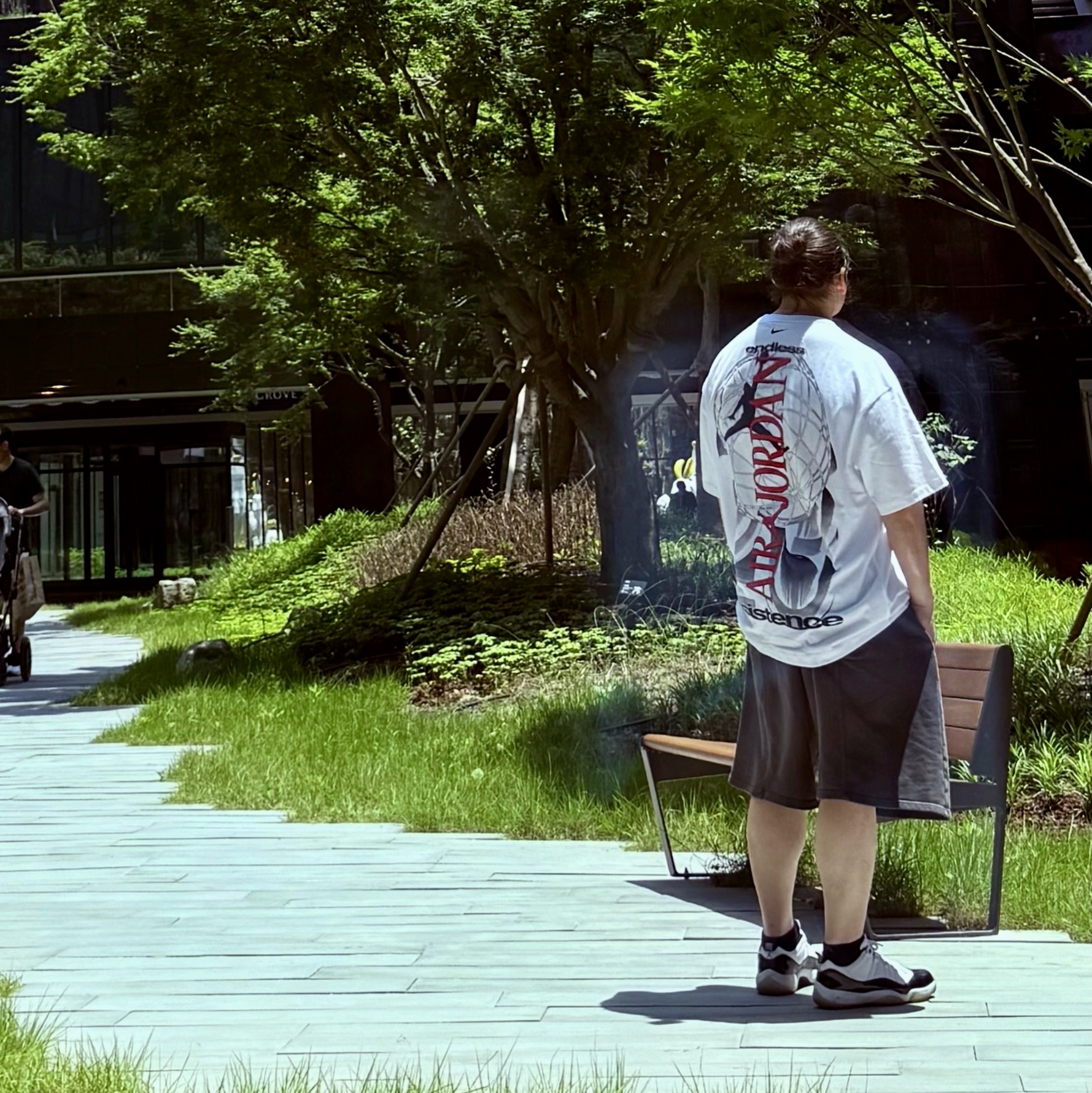 Jordan Seoul T-Shirt White Varsity Red (IB9106-100), Jordan 11 Retro Low Concord 착용 스타일 - 2