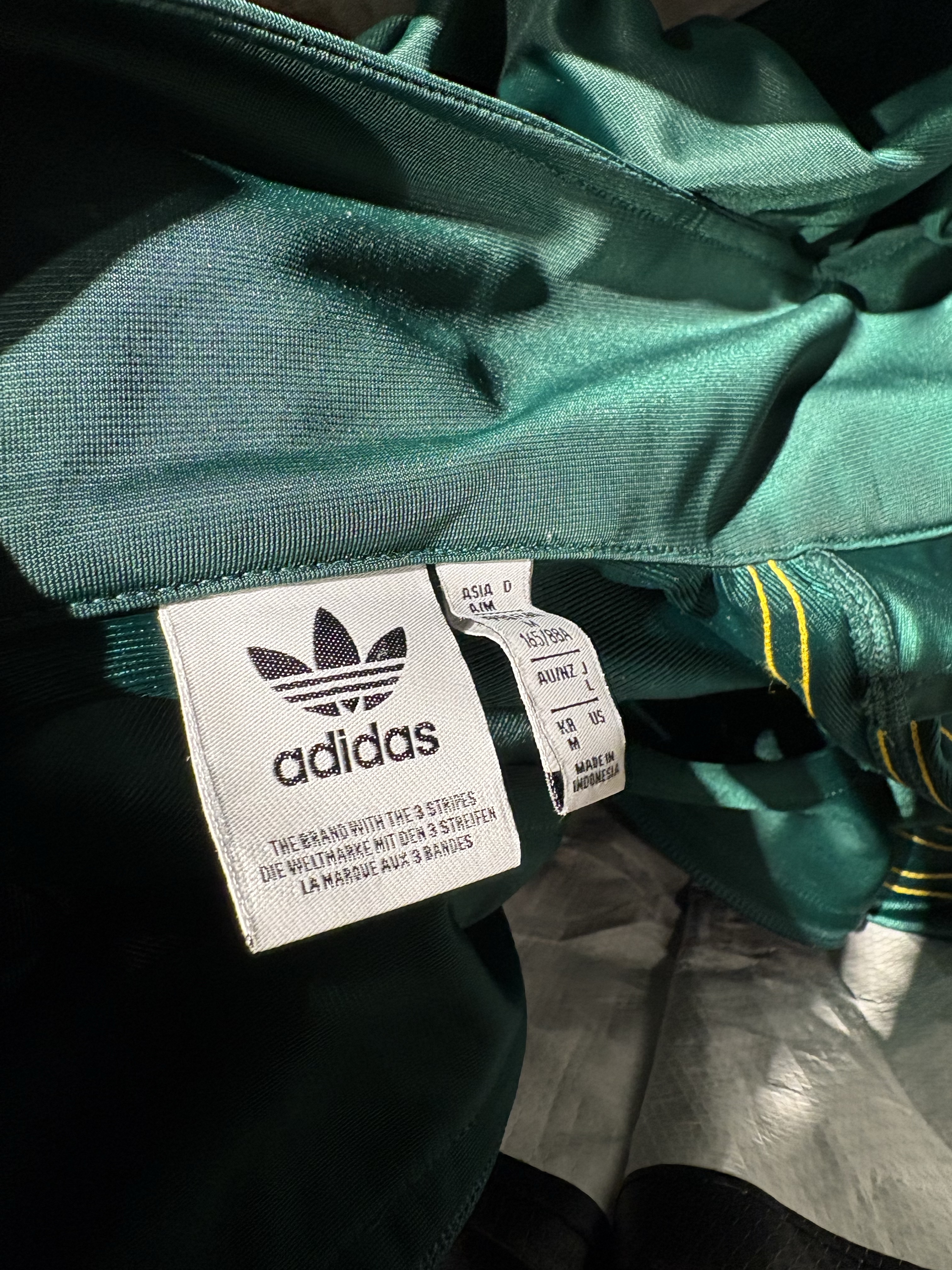 (W) Adidas Adicolor Classic Firebird Loose Track Top Collegiate Green Crew Yellow - KR Sizing 착용 스타일 - 2