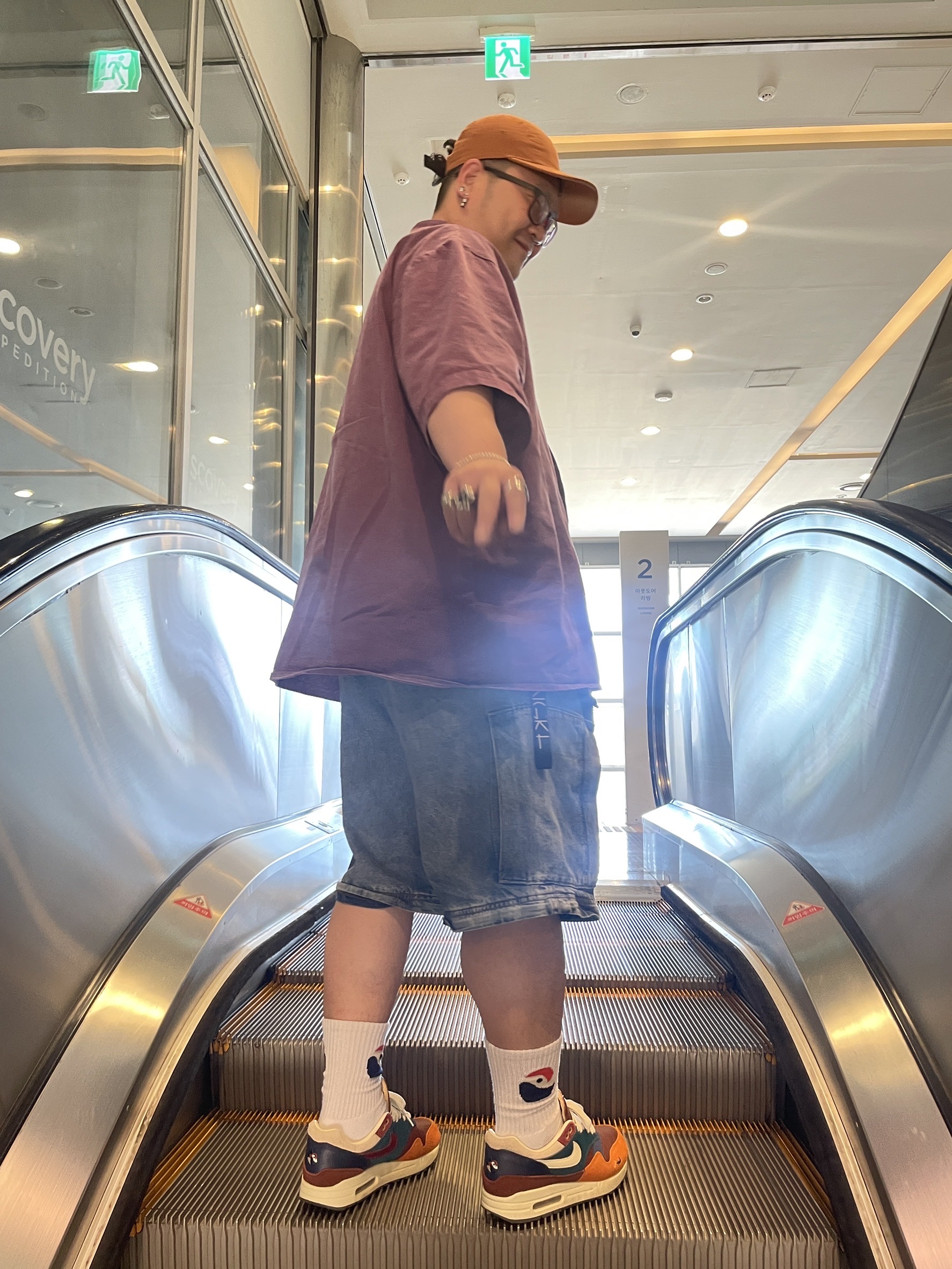 GU x Undercover Denim Convertible Wide Cargo Pants Blue, Nike x Kasina Air Max 1 SP Won-Ang Orange 착용 스타일 - 2