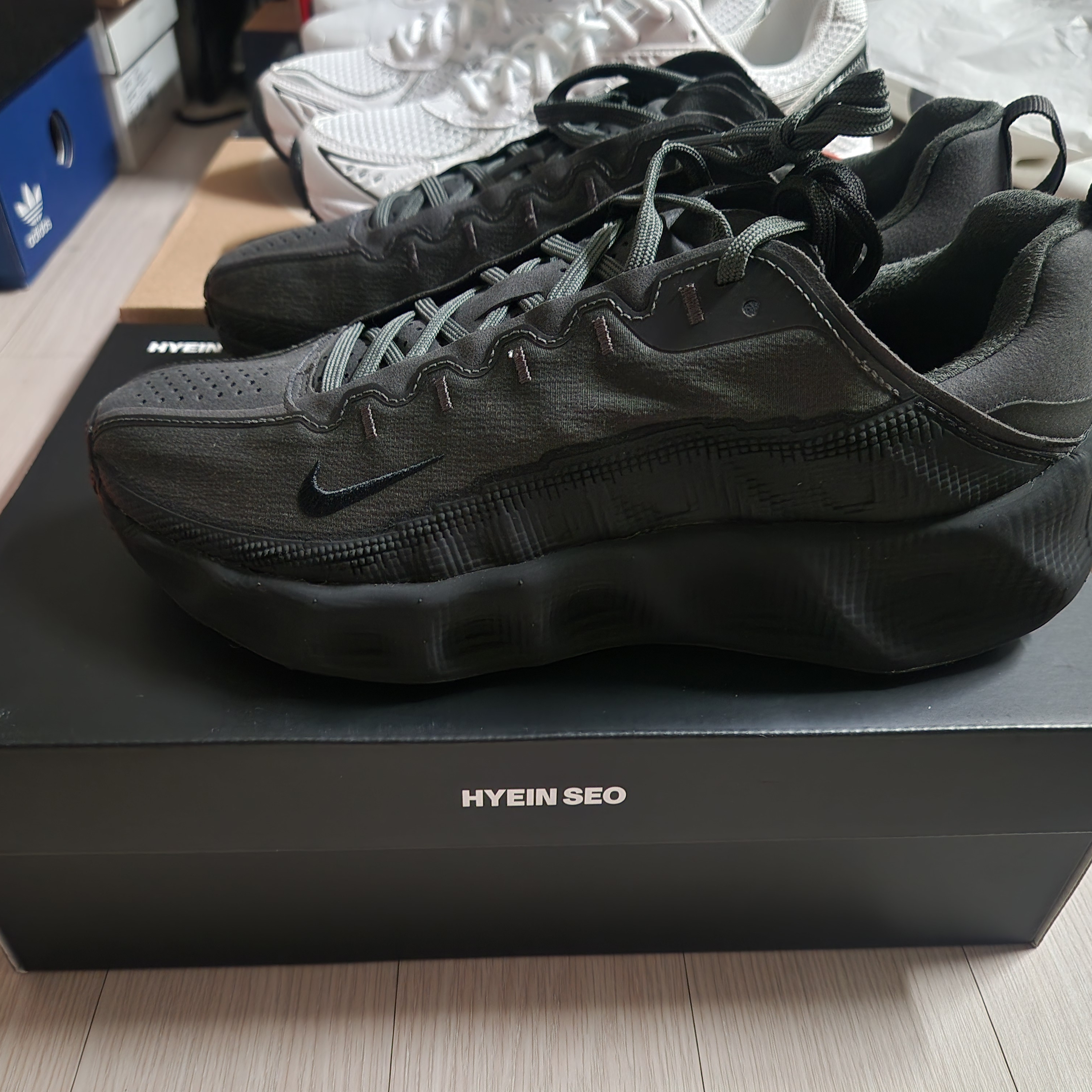 Nike x Hyein Seo Ava Rover Black 착용 스타일 - 1