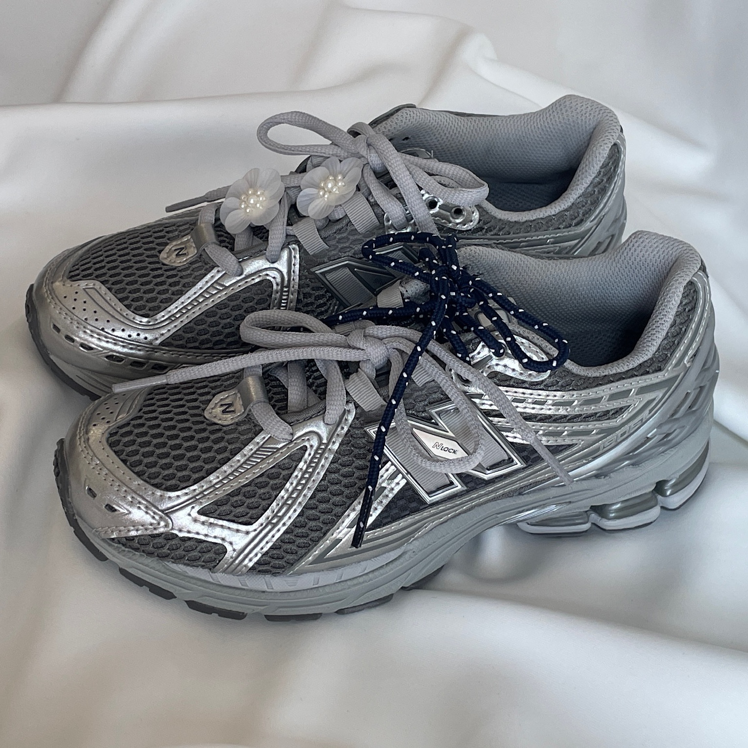 New Balance 1906R Harbor Grey Silver Metalic 착용 스타일 - 1