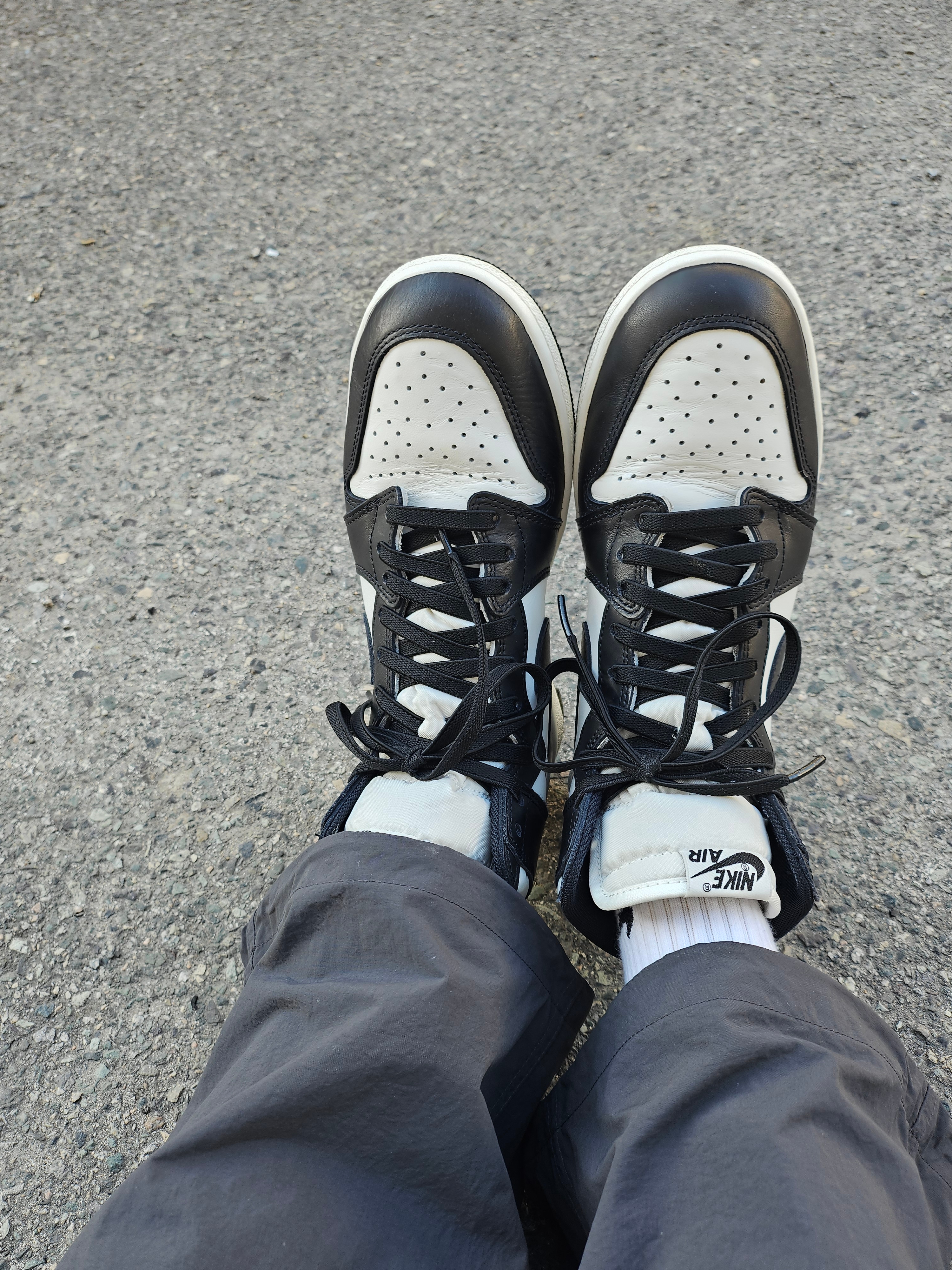 Jordan 1 High 85 Black White, Nike NRG Massive DEPT T-Shirt White - Asia 착용 스타일 - 4