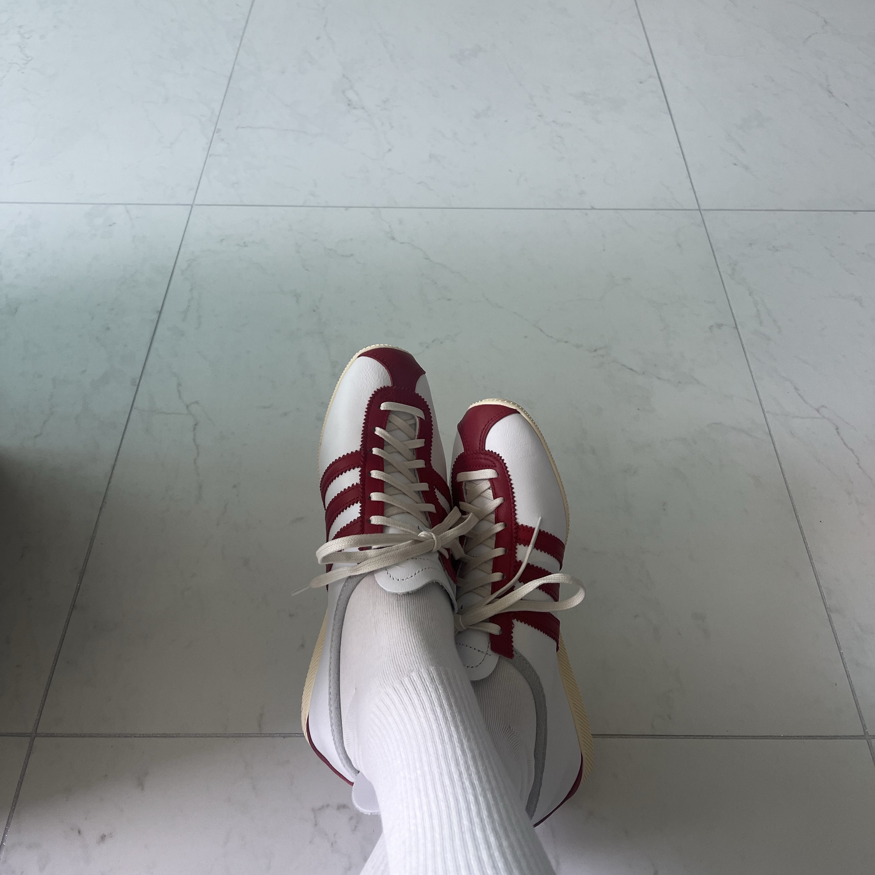 Adidas Japan Cloud White Power Red 착용 스타일