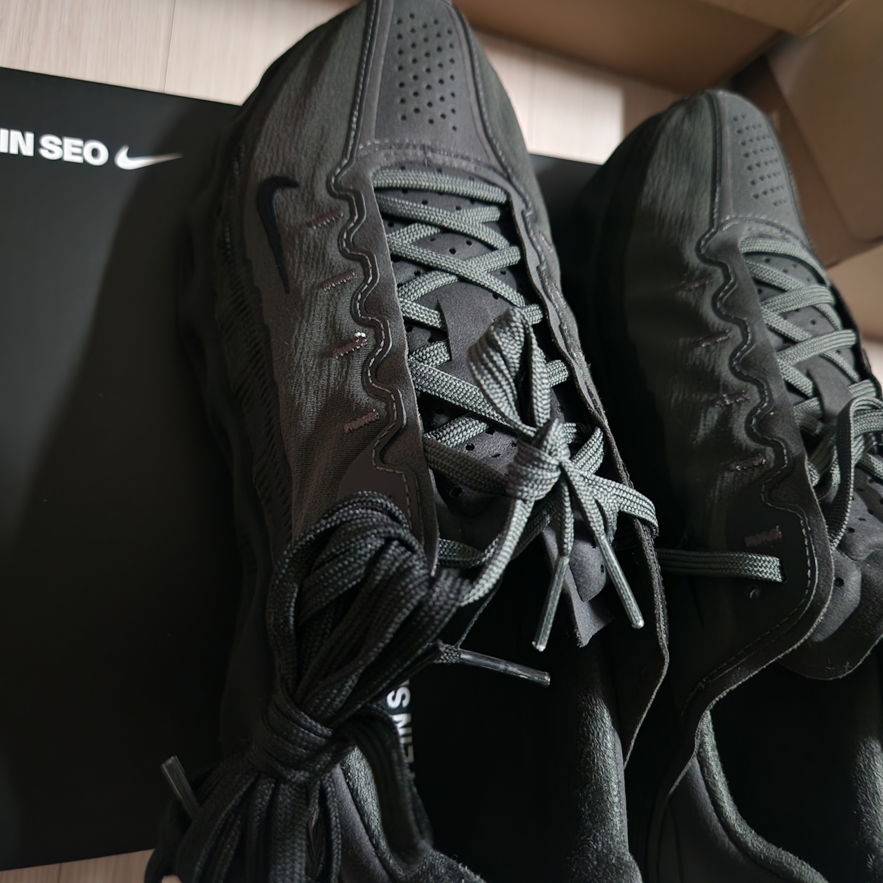 Nike x Hyein Seo Ava Rover Black 착용 스타일 - 2