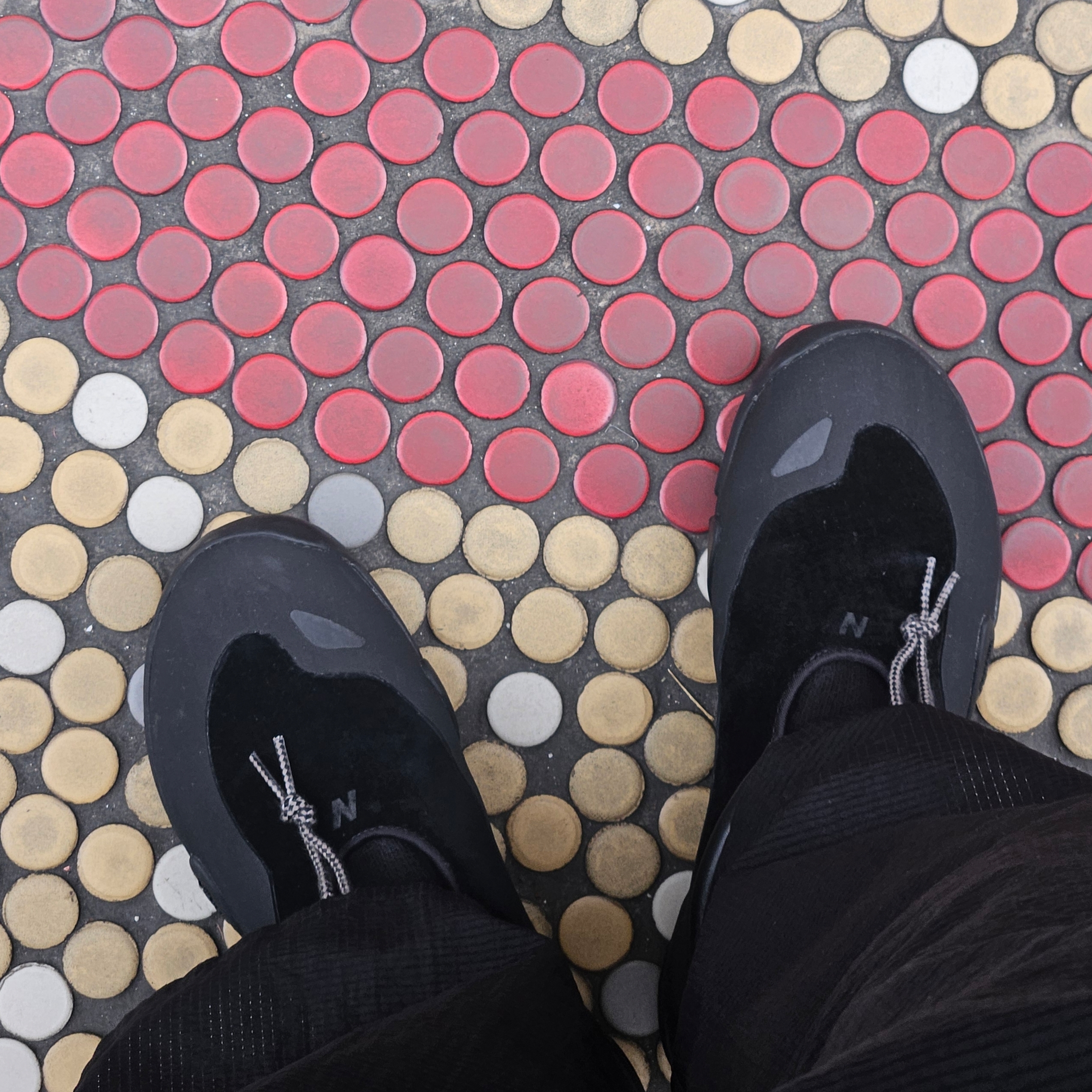 New Balance x Tokyo Design Studio MT10T Black Dockside, Vibram Fivefingers V-Trek Black 착용 스타일 - 5