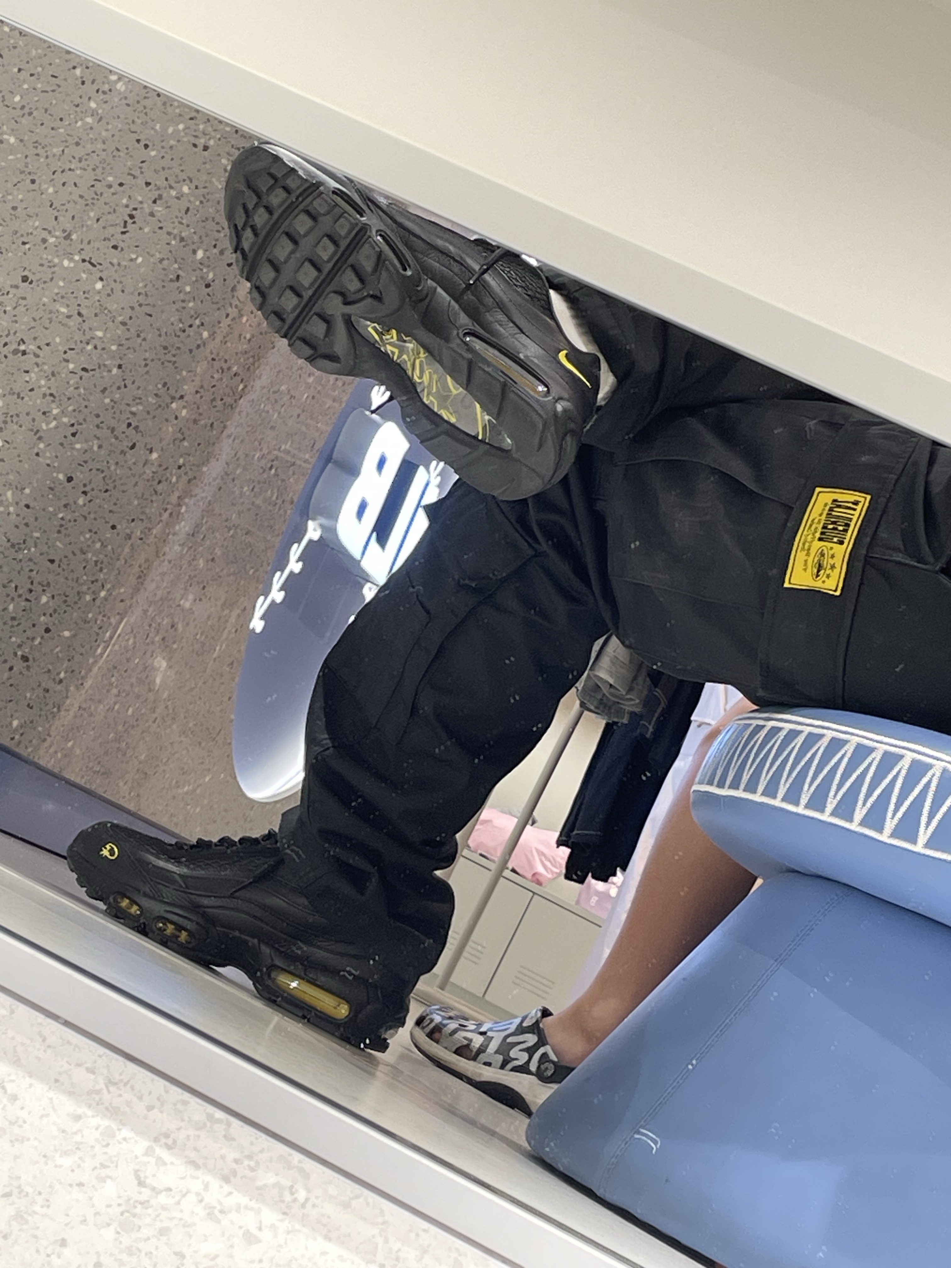 Nike x Corteiz Air Max 95 Black and Tour Yellow, Corteiz 5 Starz Special Edition Guerillaz Cargo Pants Black 착용 스타일