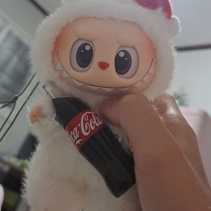 Pop Mart Labubu Coca Cola Series Keyring Sealed Case (1 Blind Box) 착용 스타일 - 2
