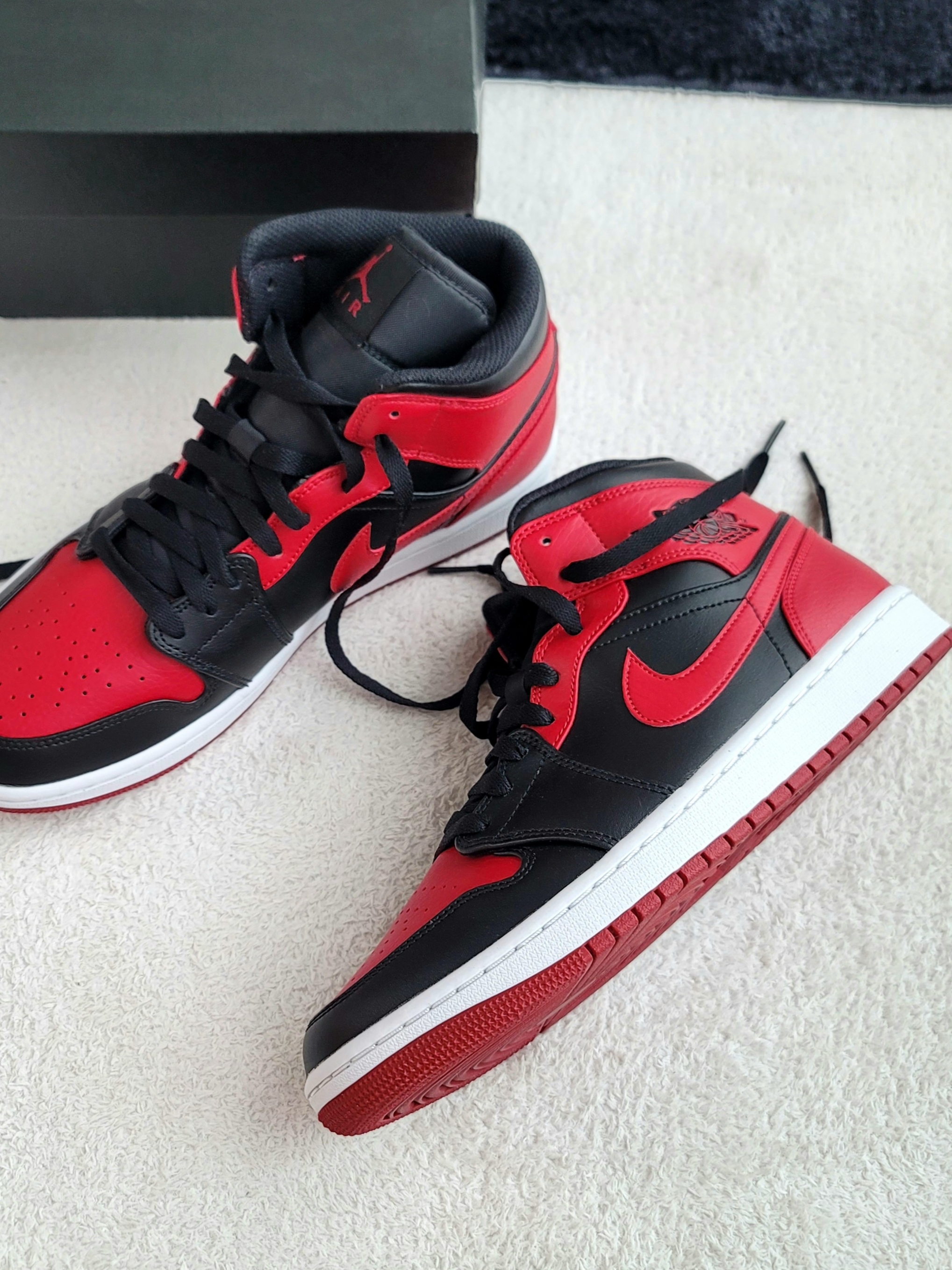 Jordan 1 Mid Bred Banned 2020 착용 스타일 - 1