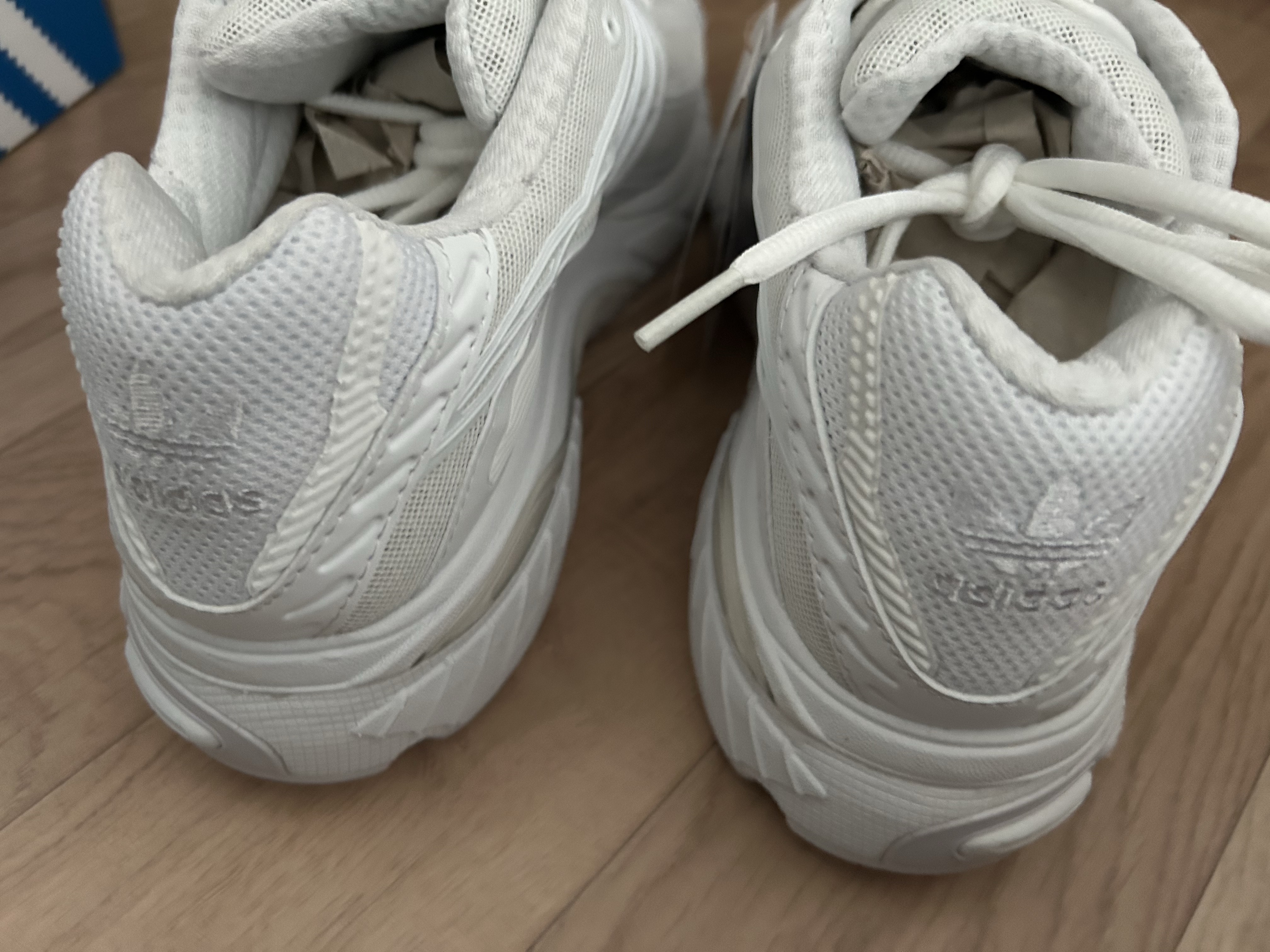 Adidas Adistar Cushion Cloud White Crystal White 착용 스타일