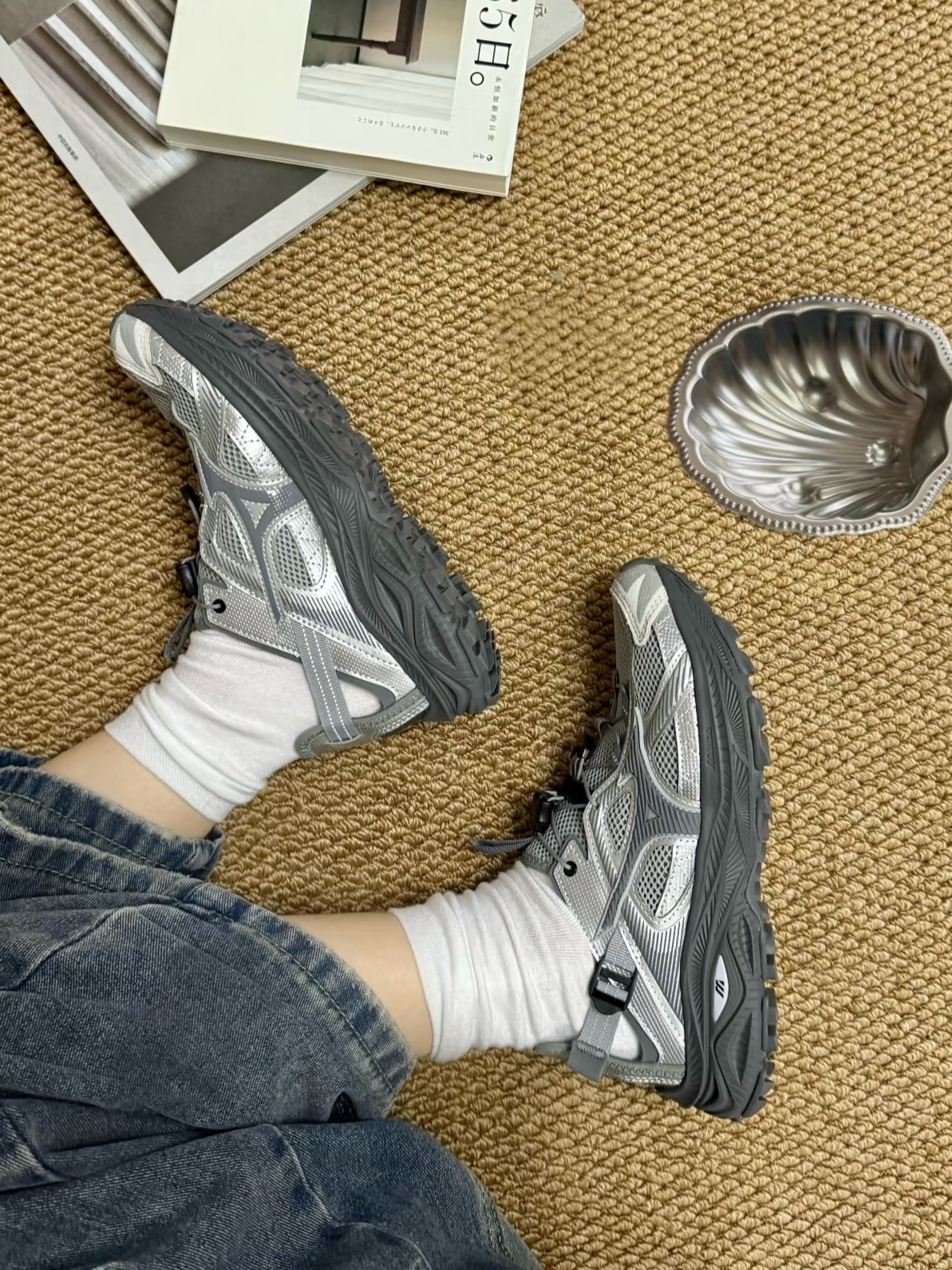 Mizuno Racer Trail SE Black, New Balance 530 Steel Grey 착용 스타일