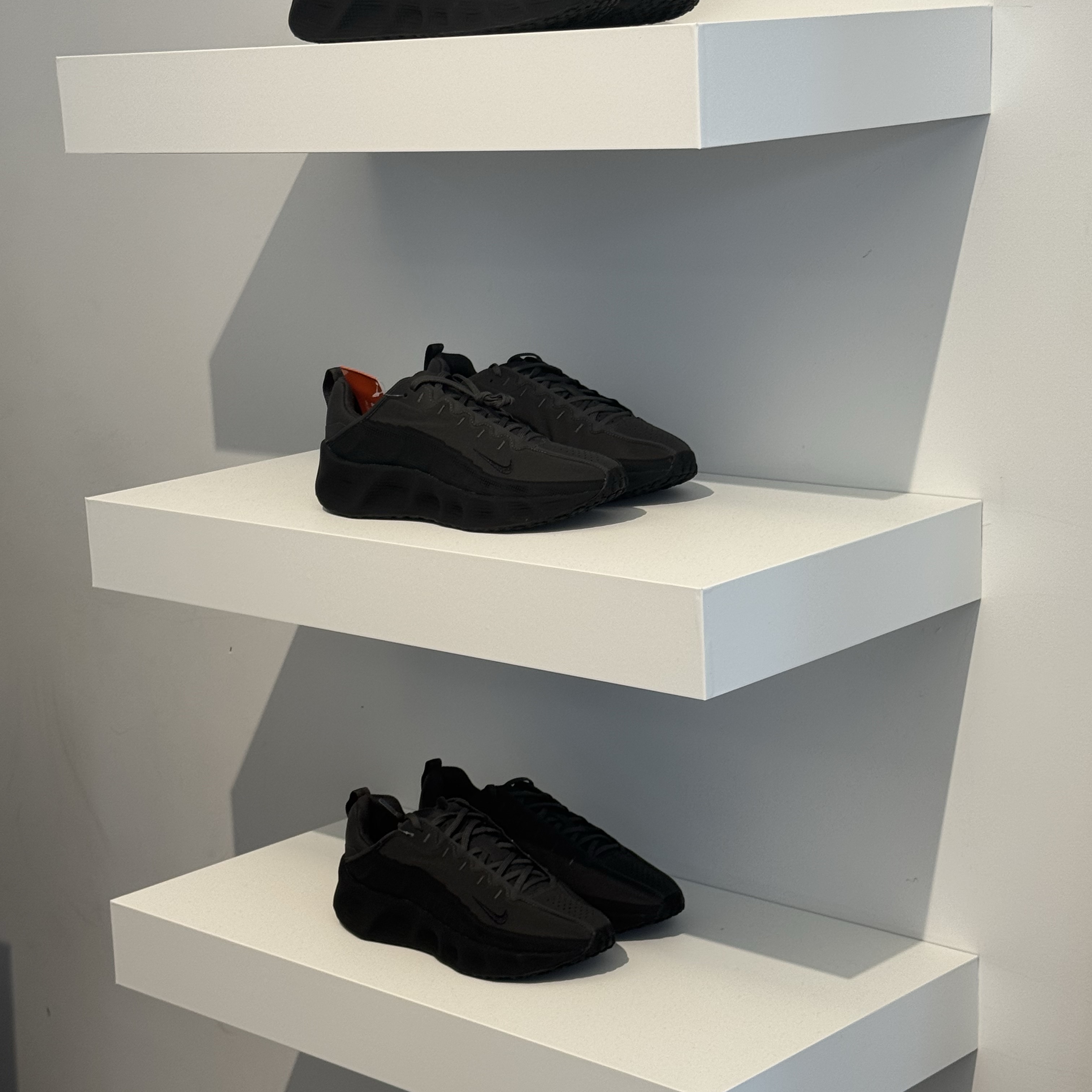 Nike x Hyein Seo Ava Rover Black 착용 스타일 - 2