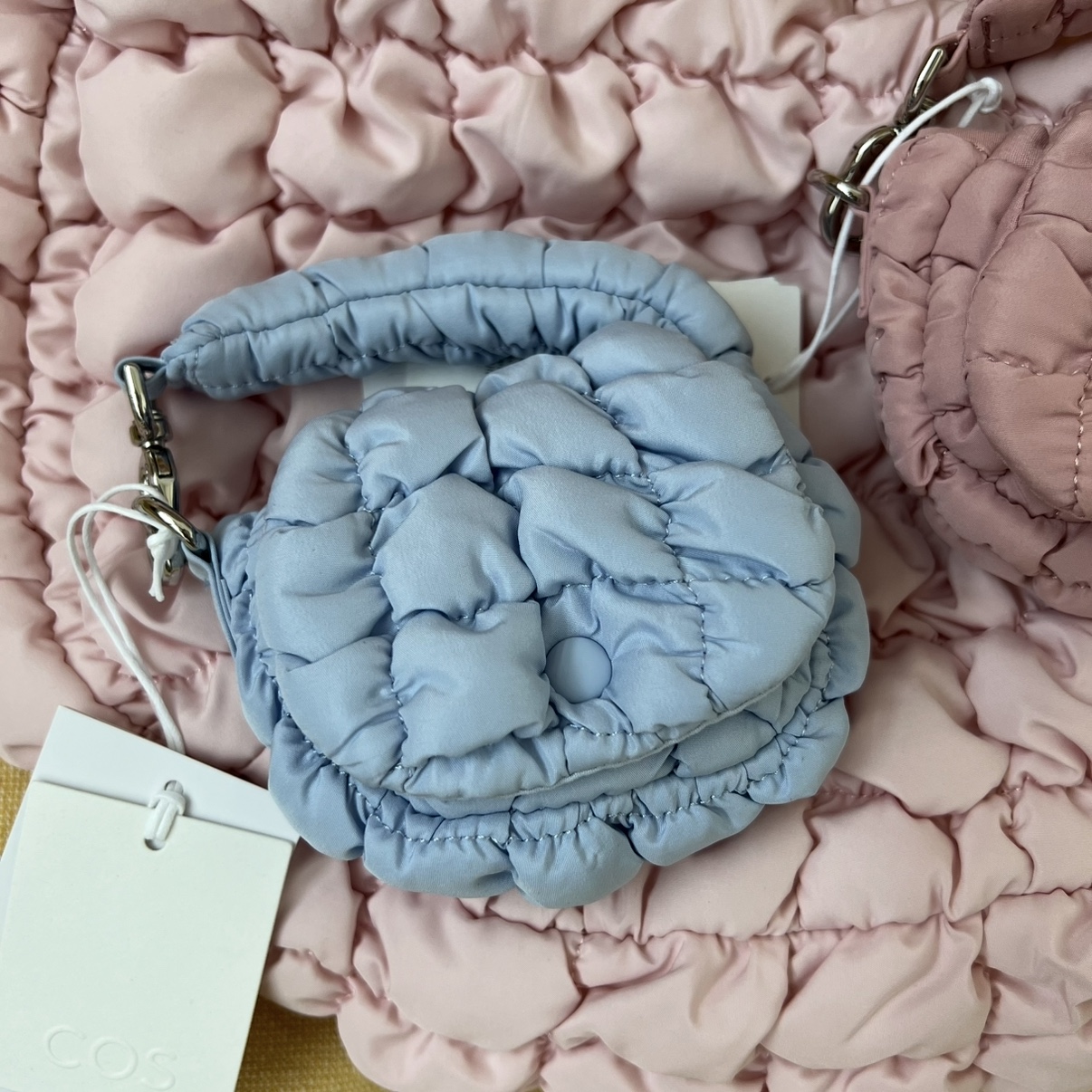 COS Quilted Nano Bag Light Blue 착용 스타일