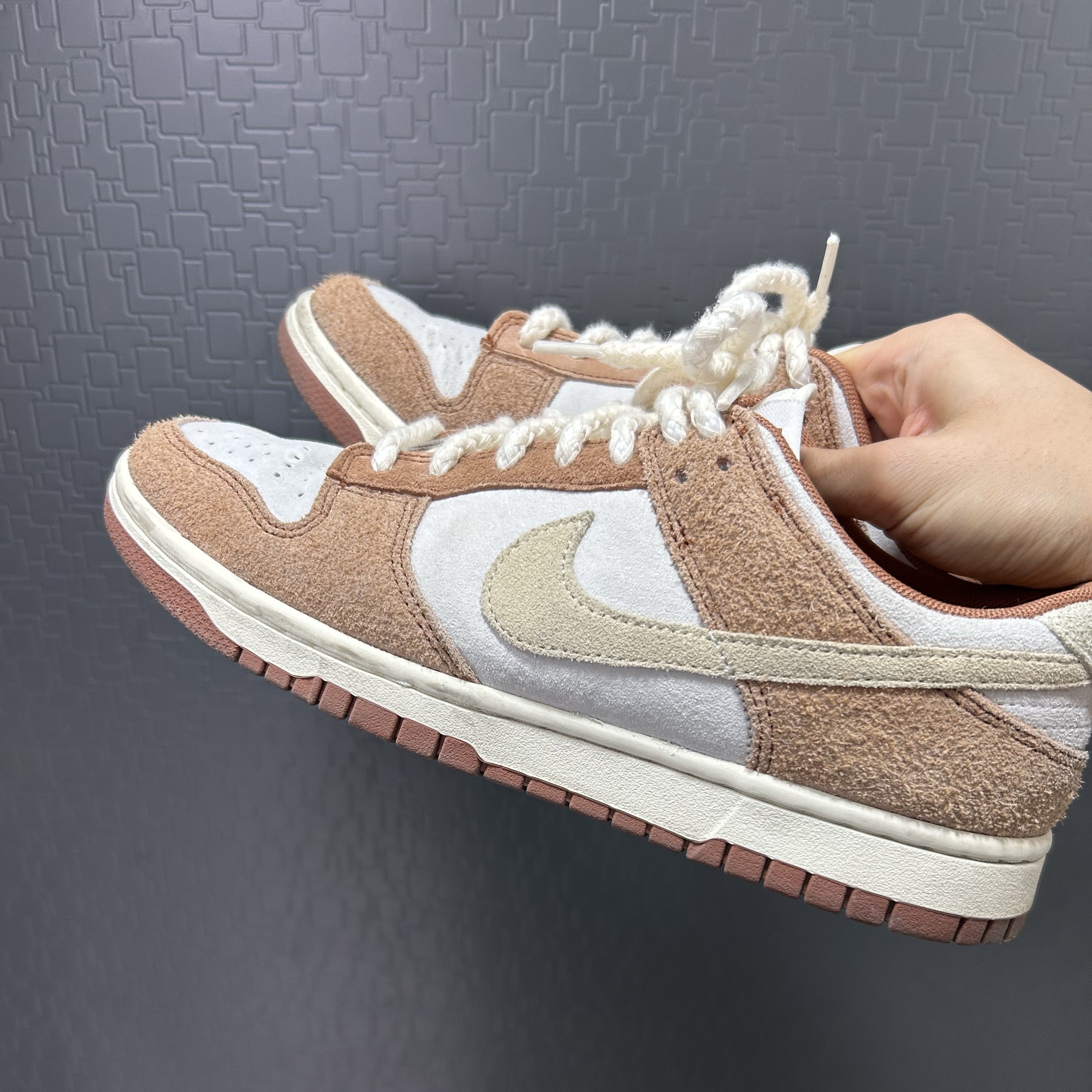 Nike Dunk Low Pro Premium Medium Curry 착용 스타일
