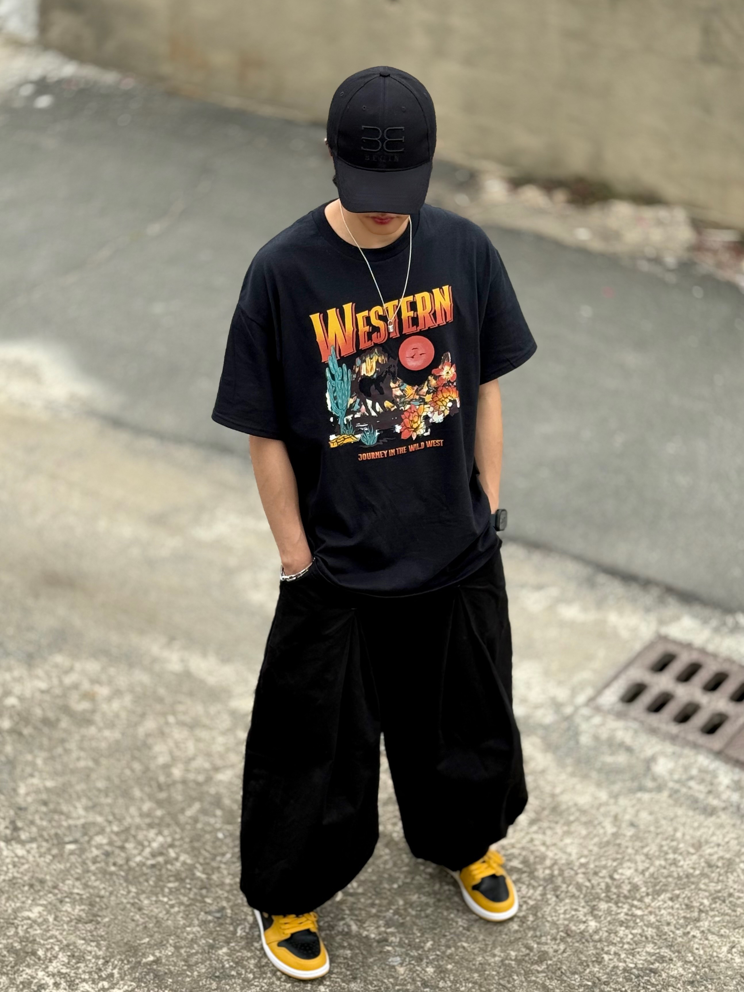Gildan X American Collection Western T-Shirt Black, Jordan 1 Retro High OG Pollen 착용 스타일 - 5