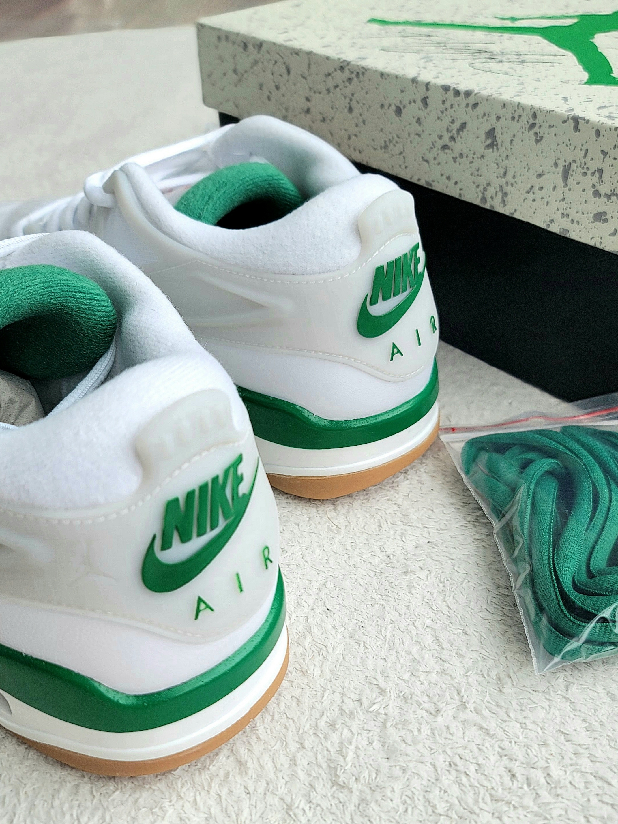 Jordan 4 RM White Pine Green 착용 스타일 - 2
