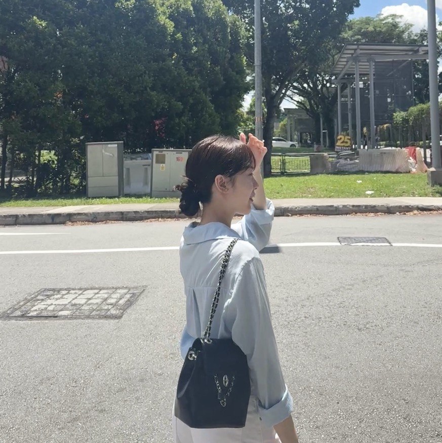 Anoetic Classic Mini Shoulder Bag Black 착용 스타일