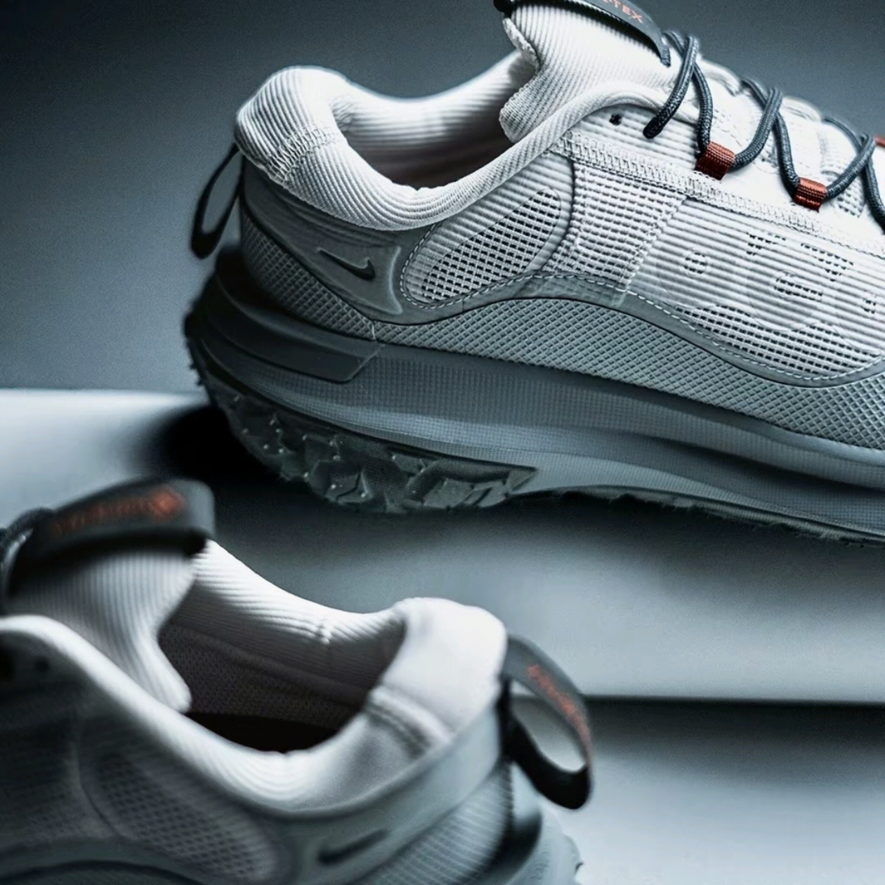Nike ACG Mountain Fly 2 Low Gore-Tex Phantom Dark Smoke Grey 착용 스타일
