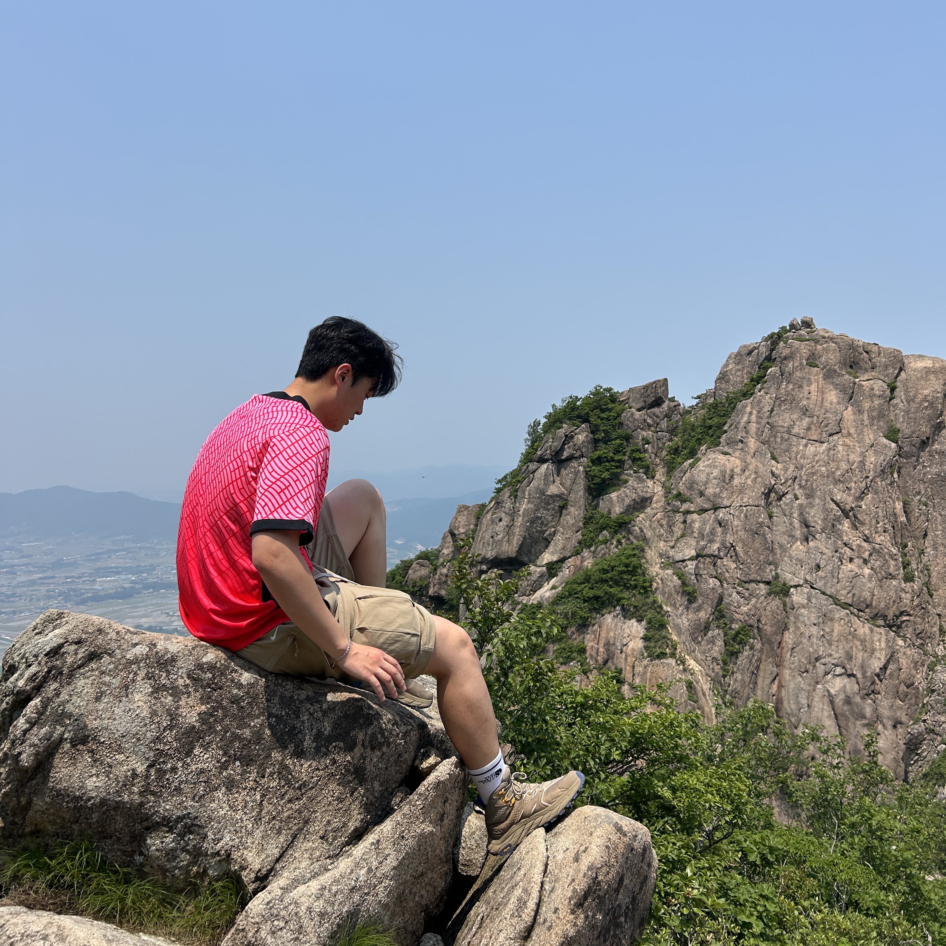 Nike ACG Smith Summit Cargo Pants Khaki Iron Ore - Asia, Hoka Anacapa Mid Gore-Tex Dune Elmwood 착용 스타일